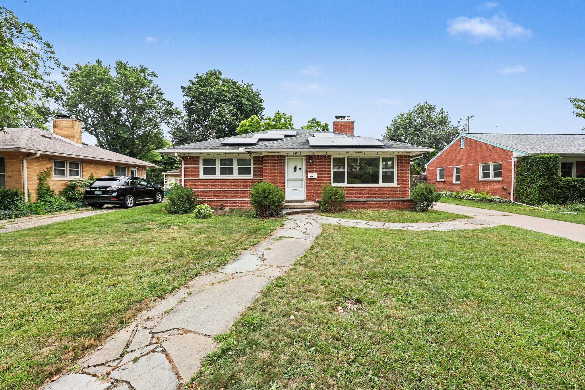 1597 Greenview Drive — photo