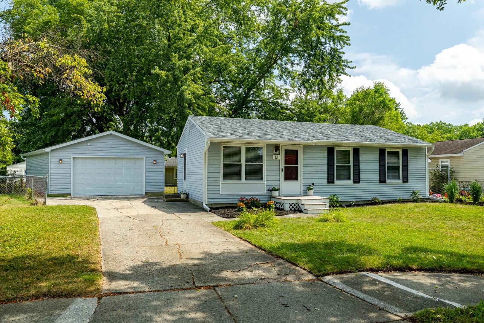 12 W Eden Court — photo