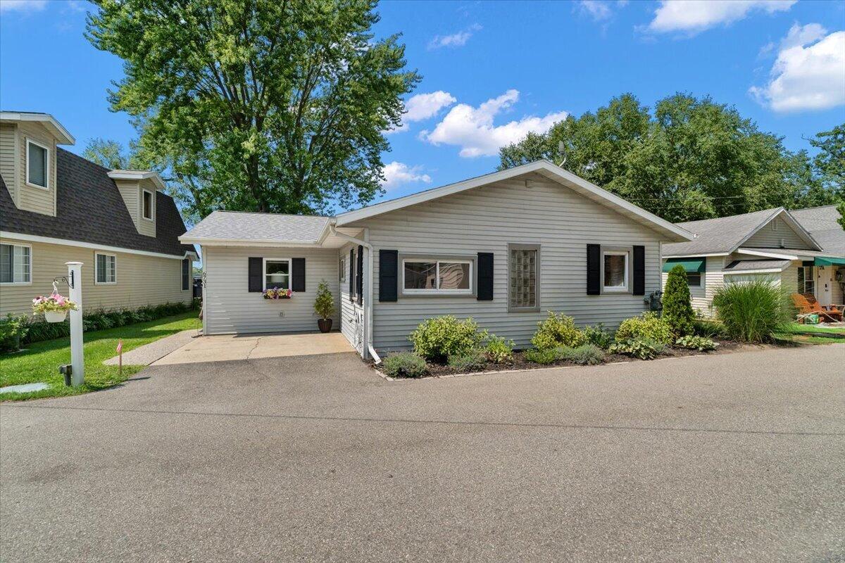 6731 Campau Lake Drive SE — photo