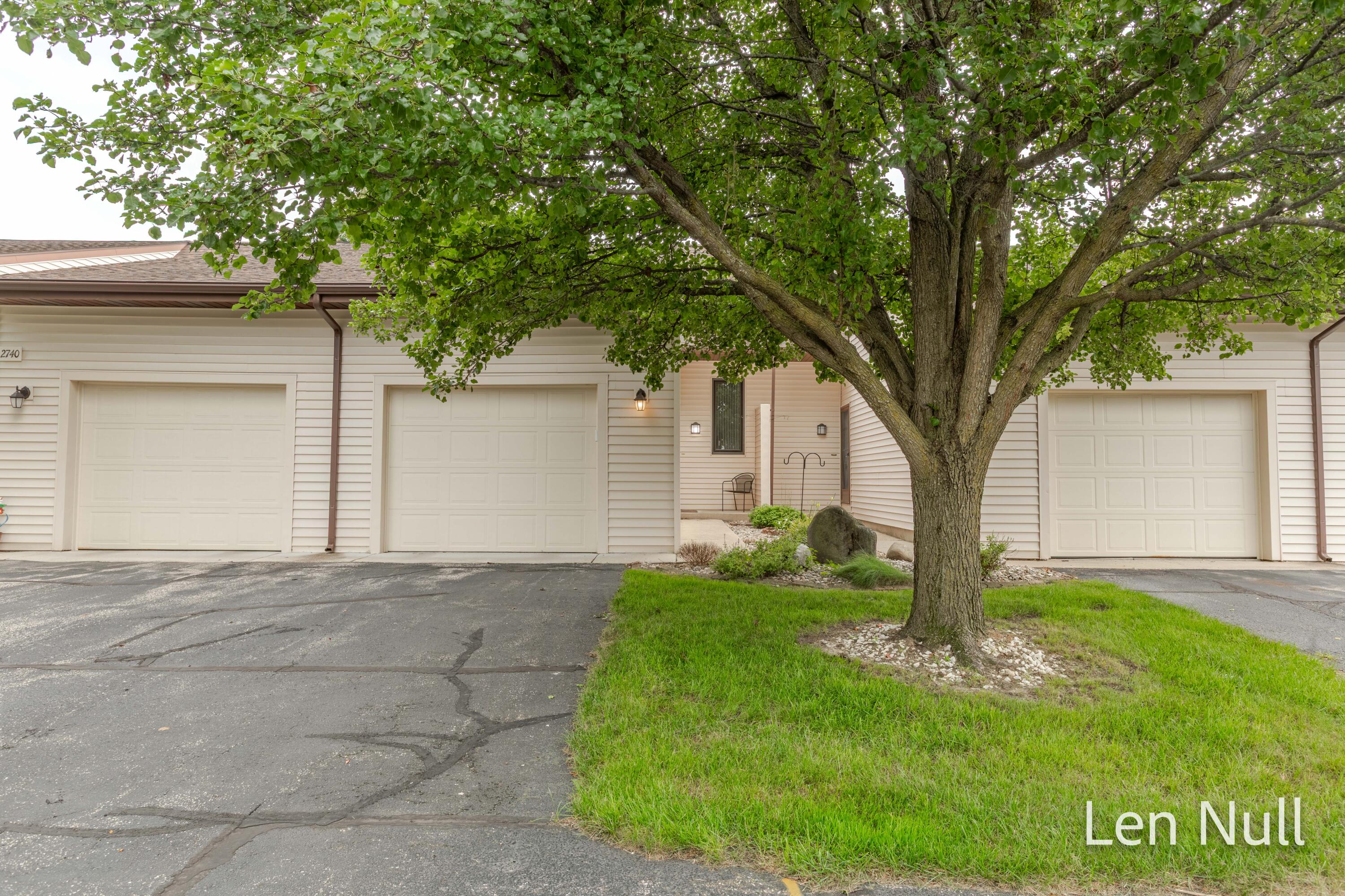 2742 Stonebluff Drive SW — photo