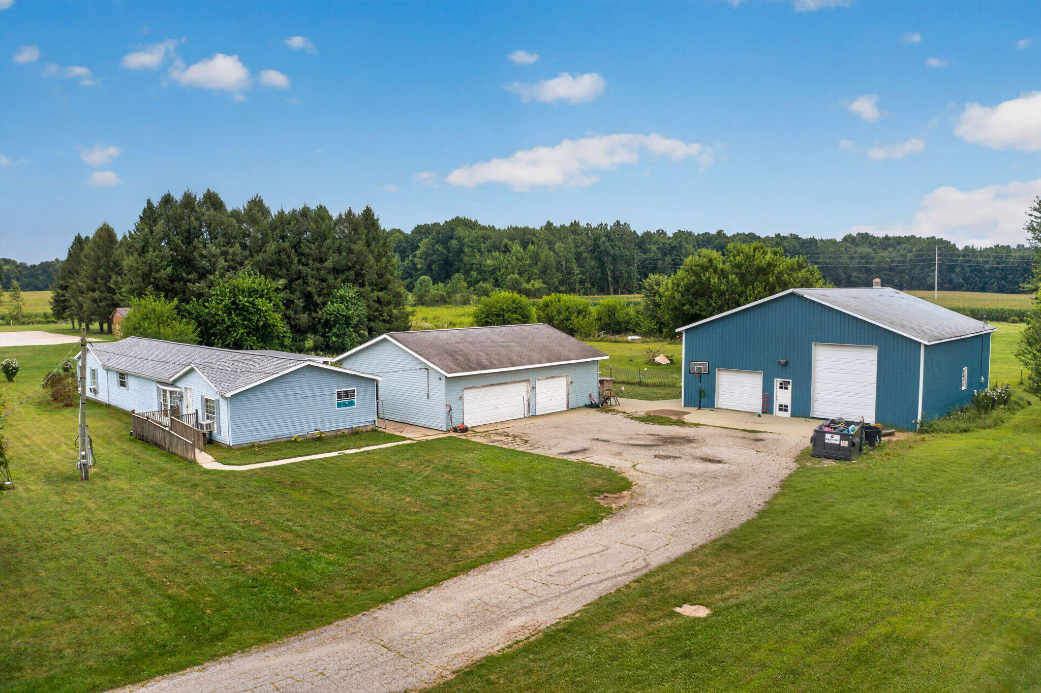 30083 M 62 W — photo