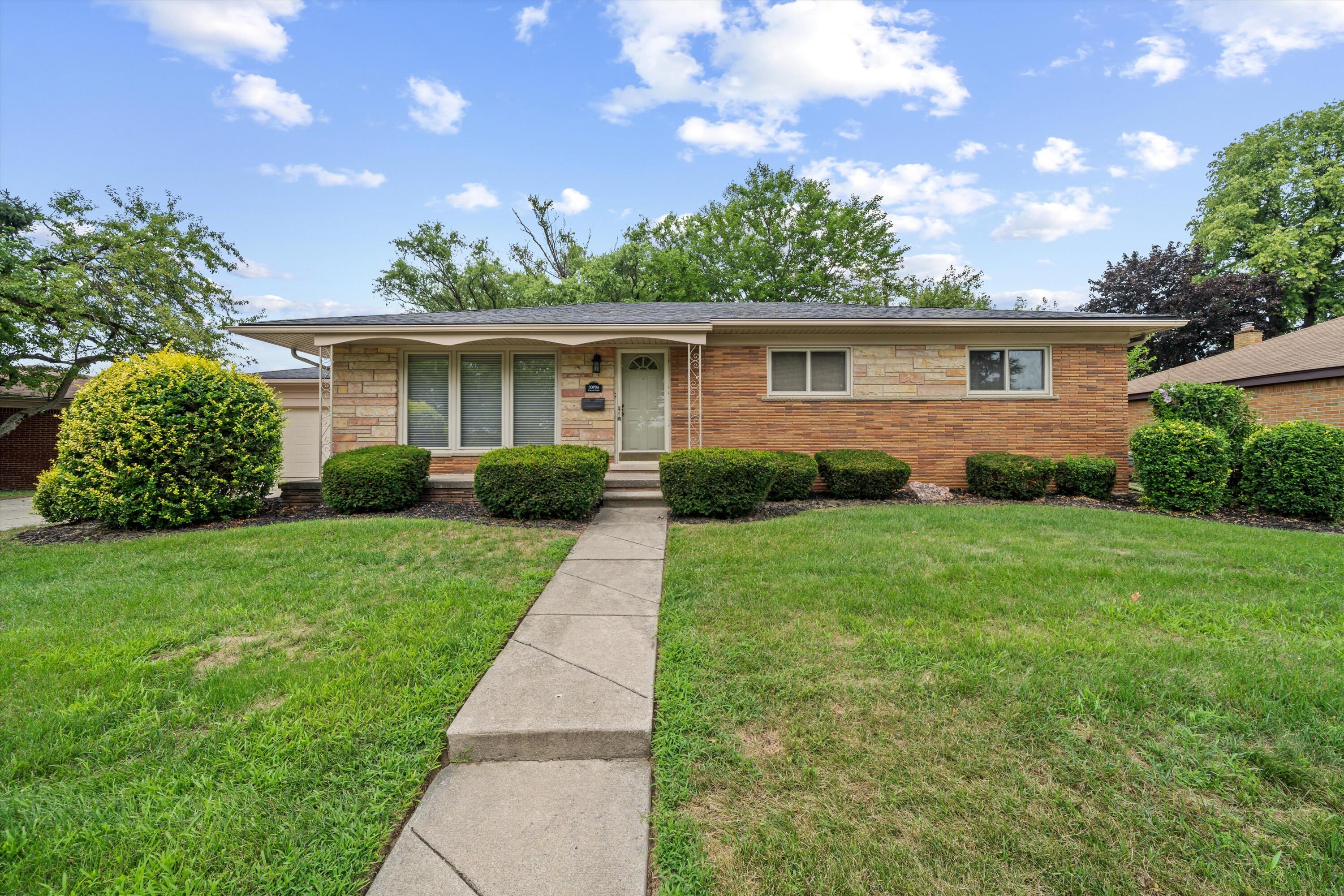 30906 Roycroft Street — photo