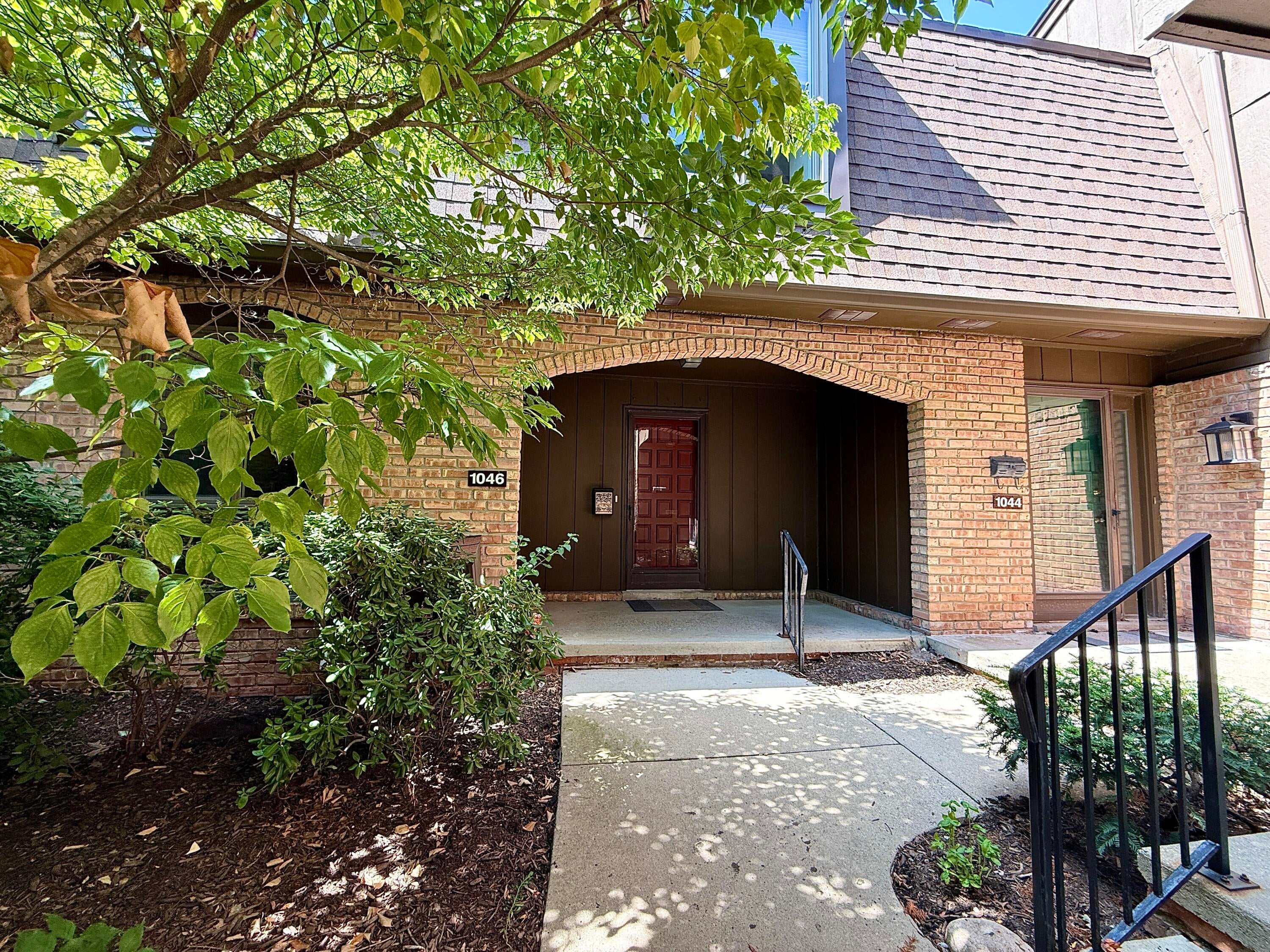 1046 Greenhills Drive — photo