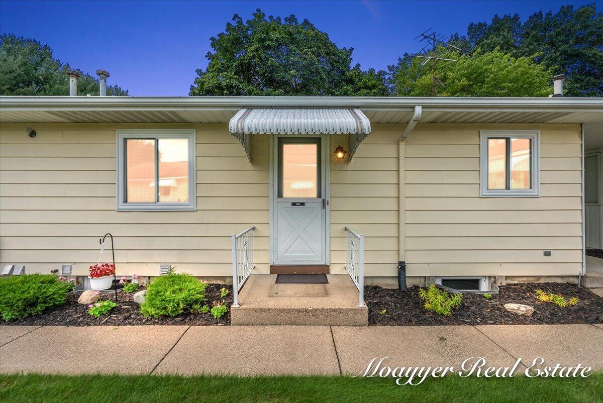 5895 Leisure South Drive SE — photo