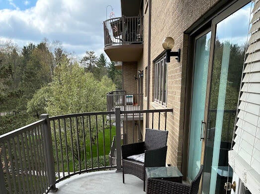 4040 Greenleaf Circle — photo