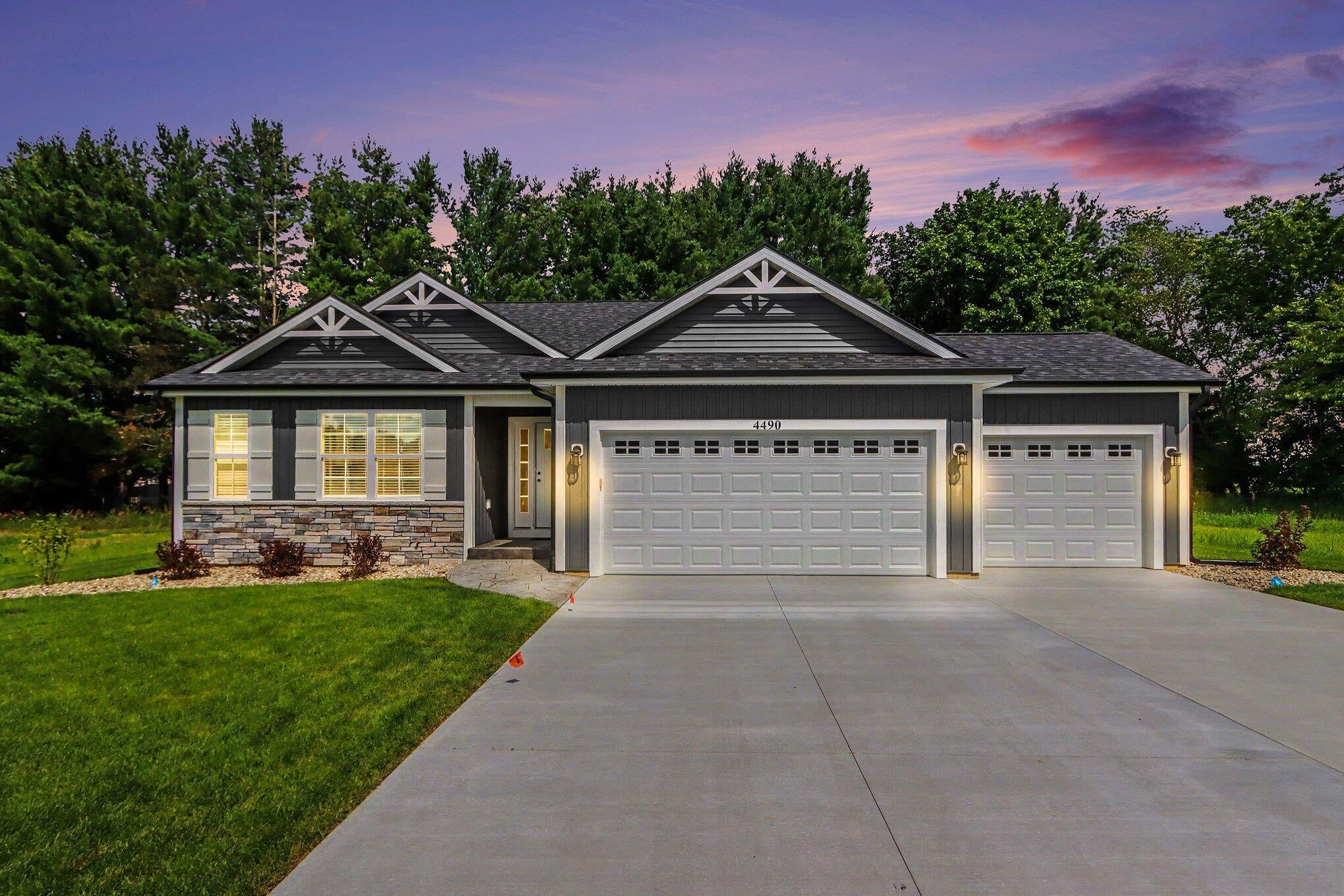 4490 Wesley Circle — photo