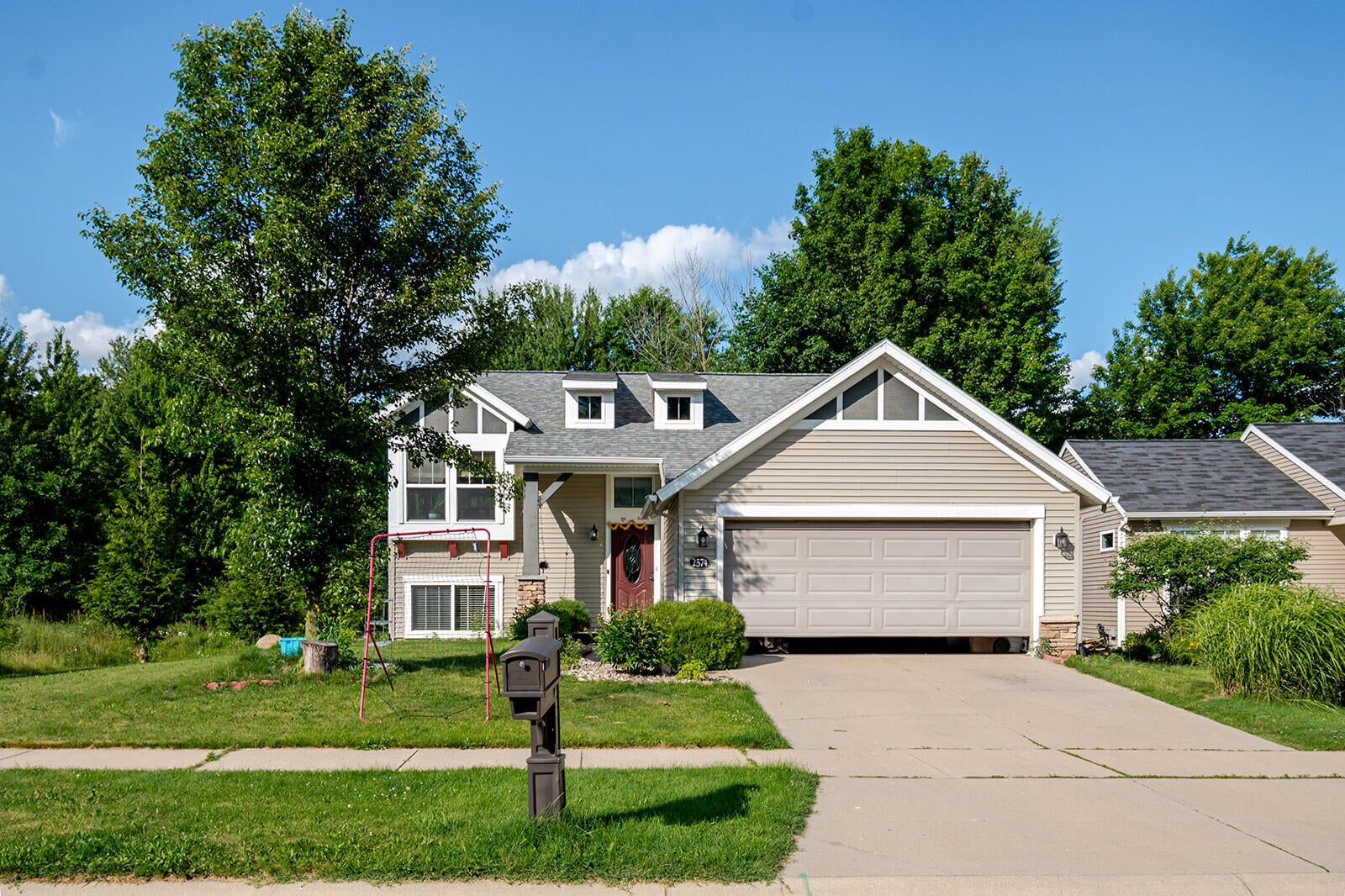 2574 Winterberry Street — photo