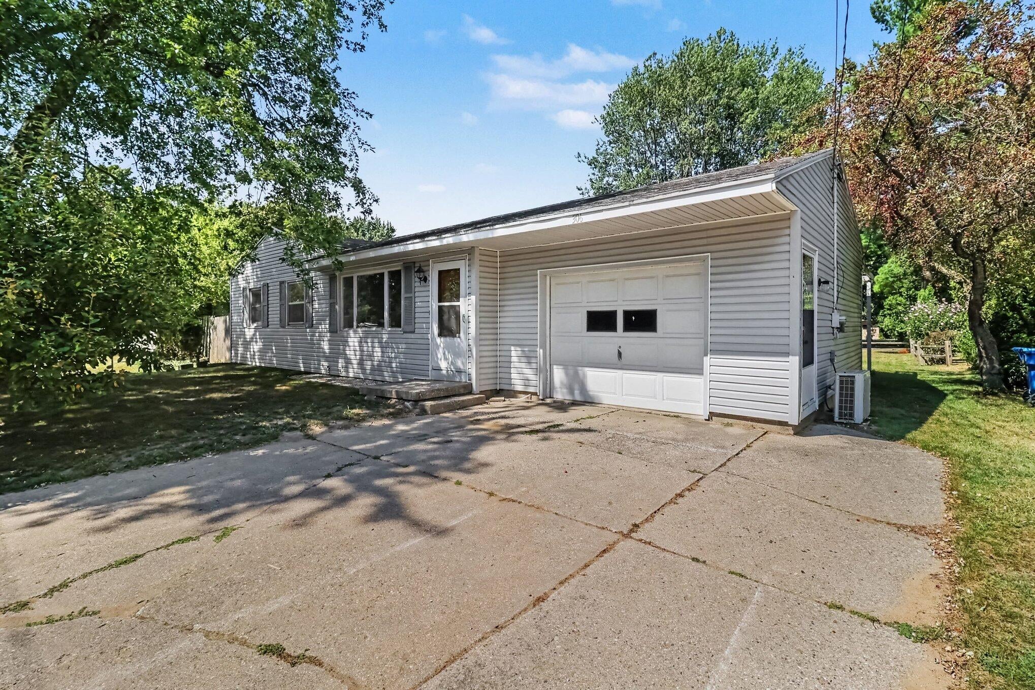 306 W Beryl Street — photo