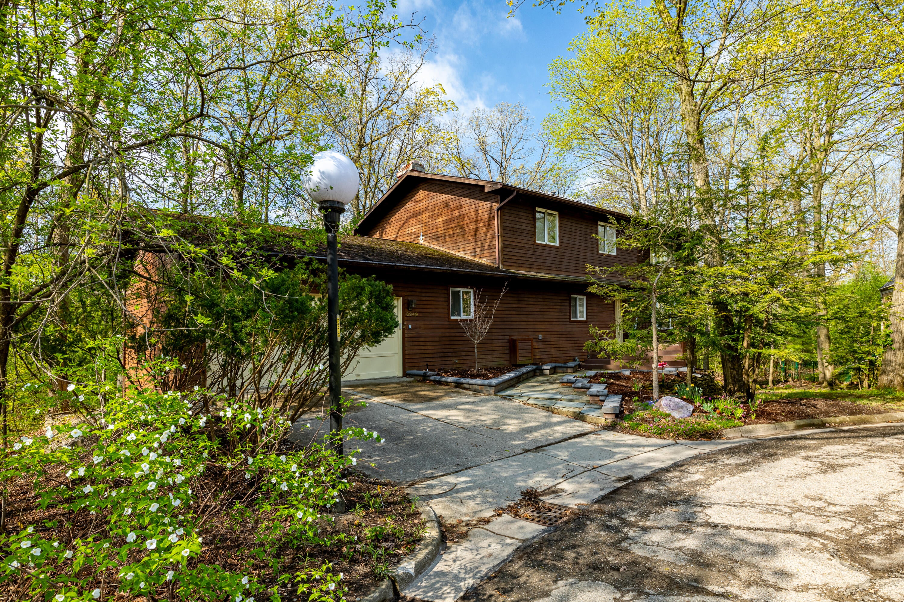 3949 Waldenwood Drive — photo