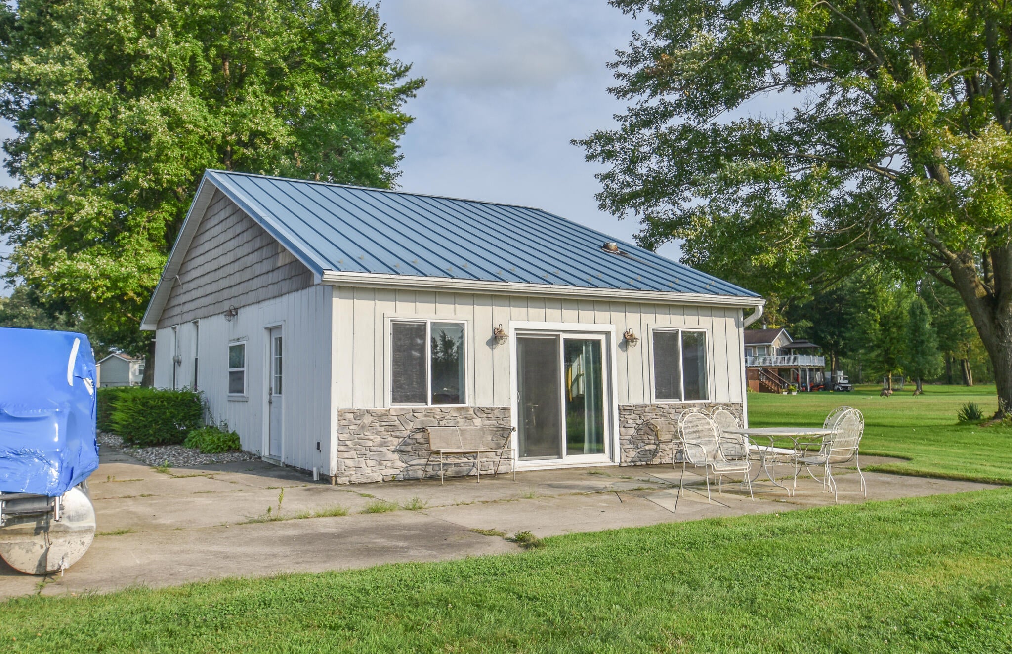 416 W Russell Drive — photo