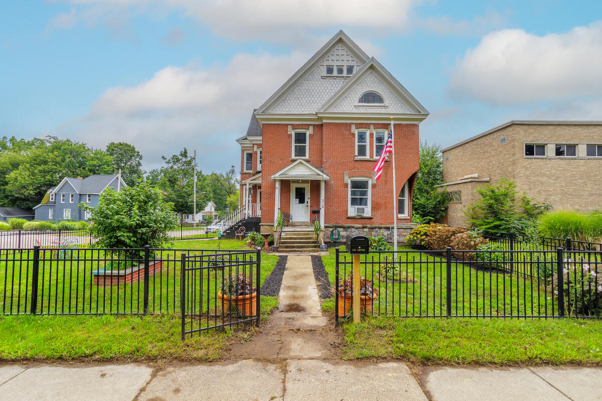 312 Capital Avenue NE — photo