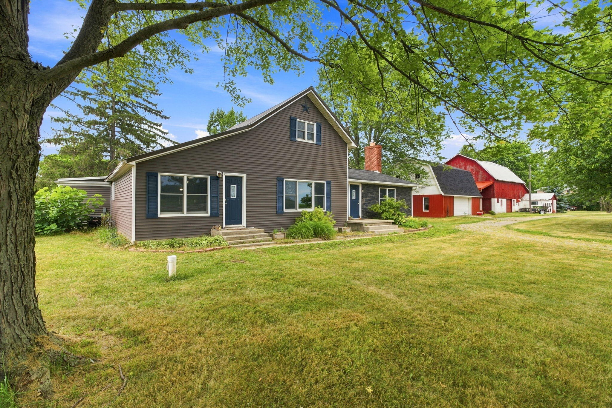 3951 N Van Dyke Road — photo