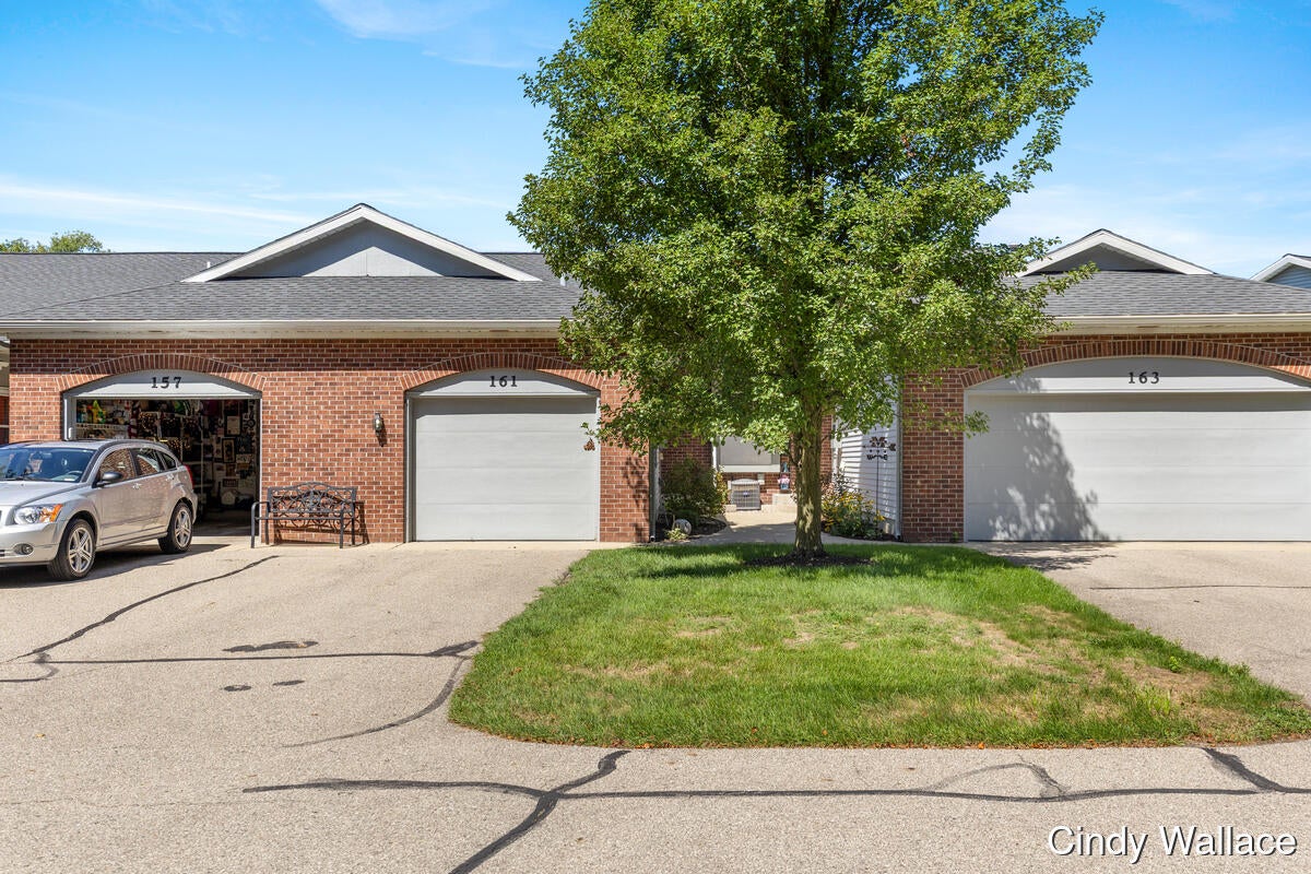 161 Laurelwood Court SW — photo