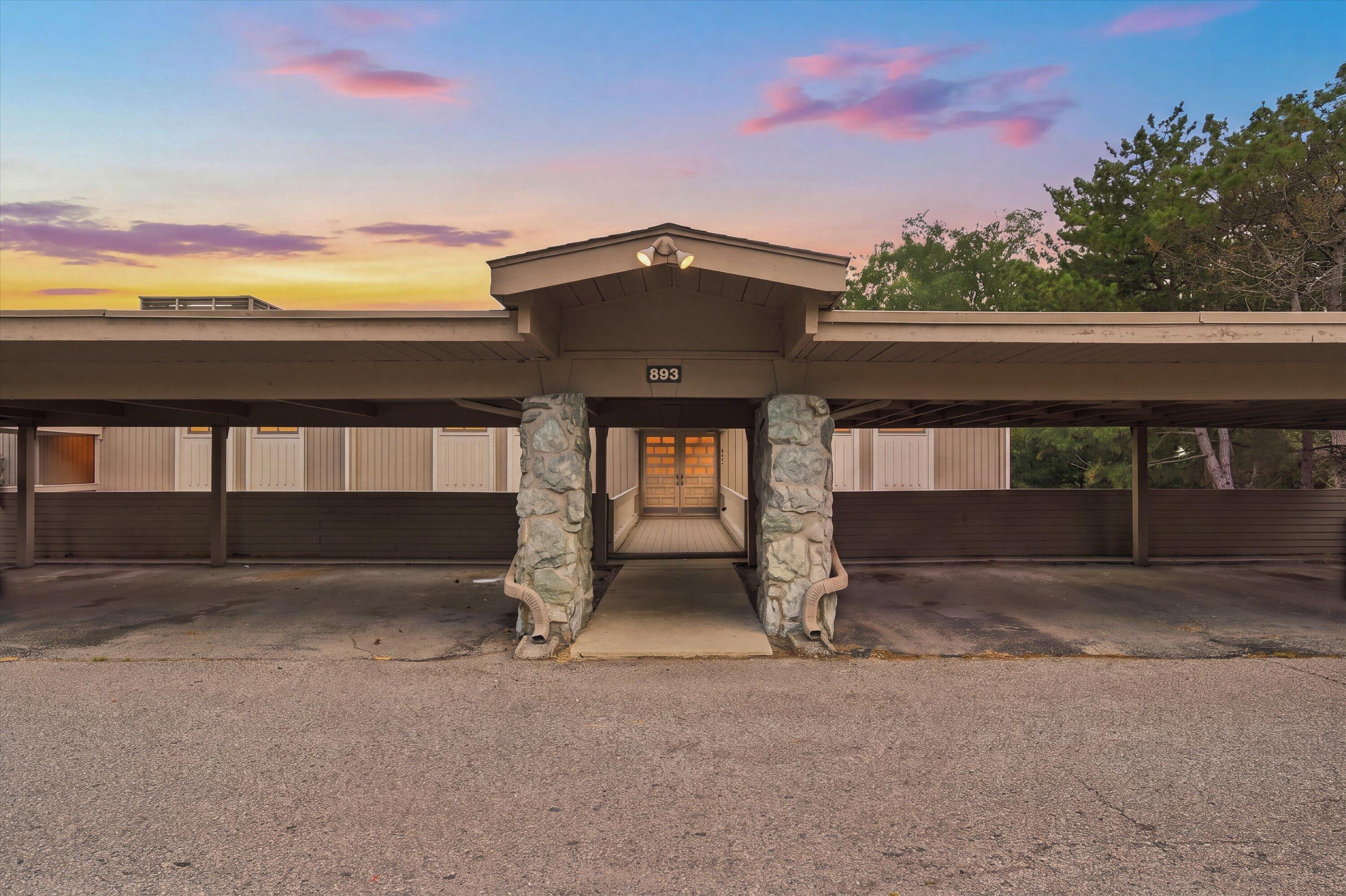 893 Cliffs Drive — photo