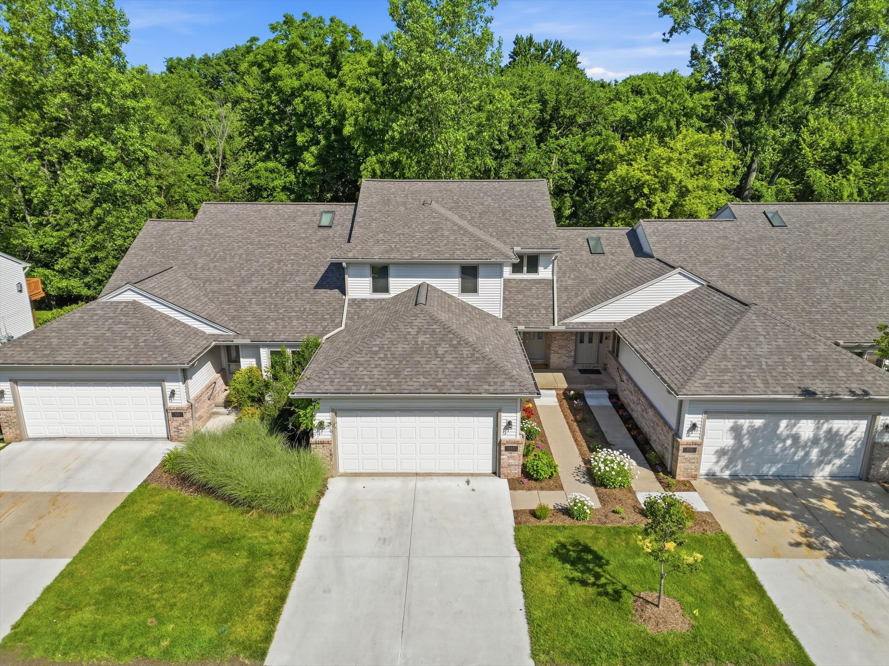 555 Sycamore Circle — photo