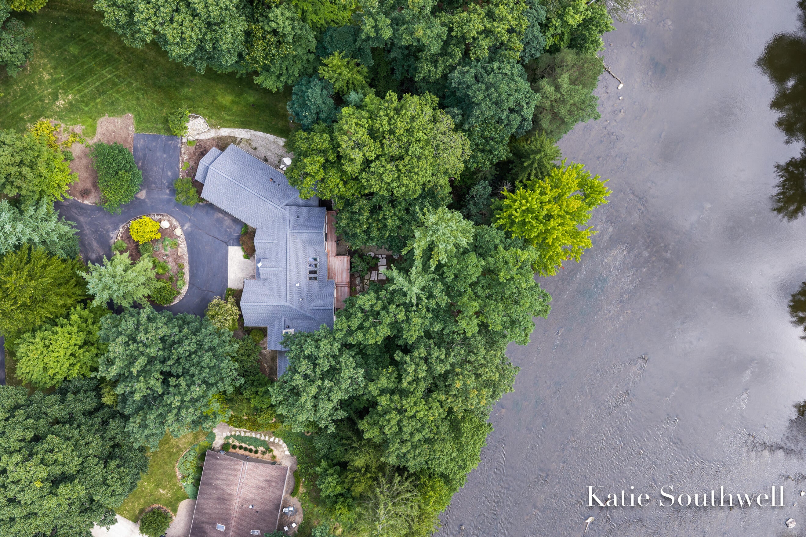 7320 Valhalla Drive SE — photo