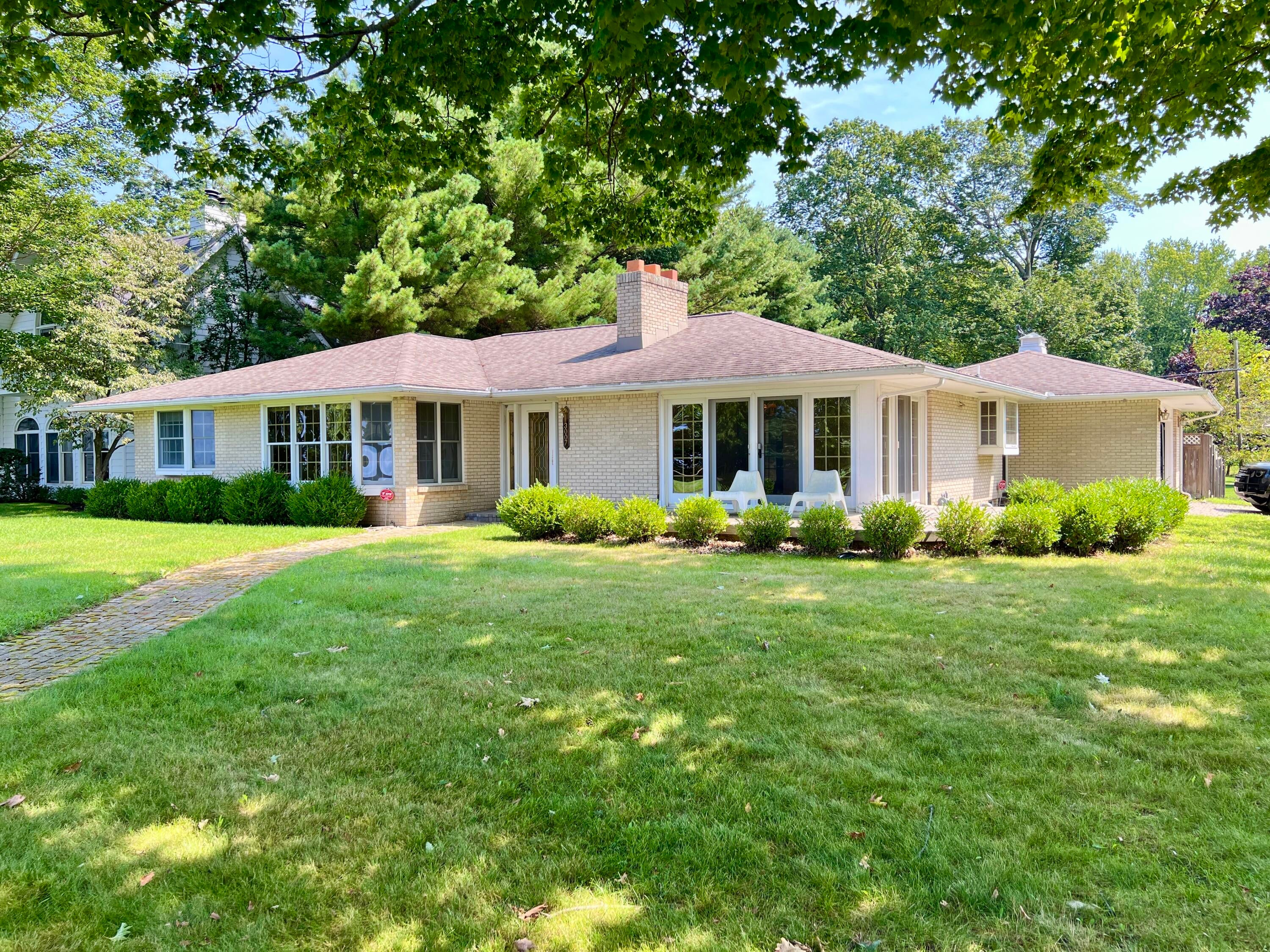 3007 Lakeshore Drive — photo