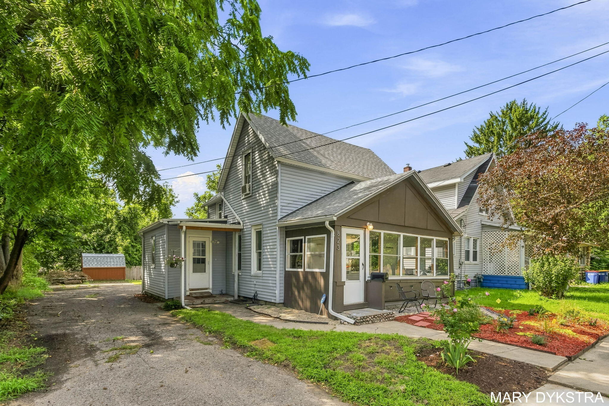823 Prospect Avenue NE — photo