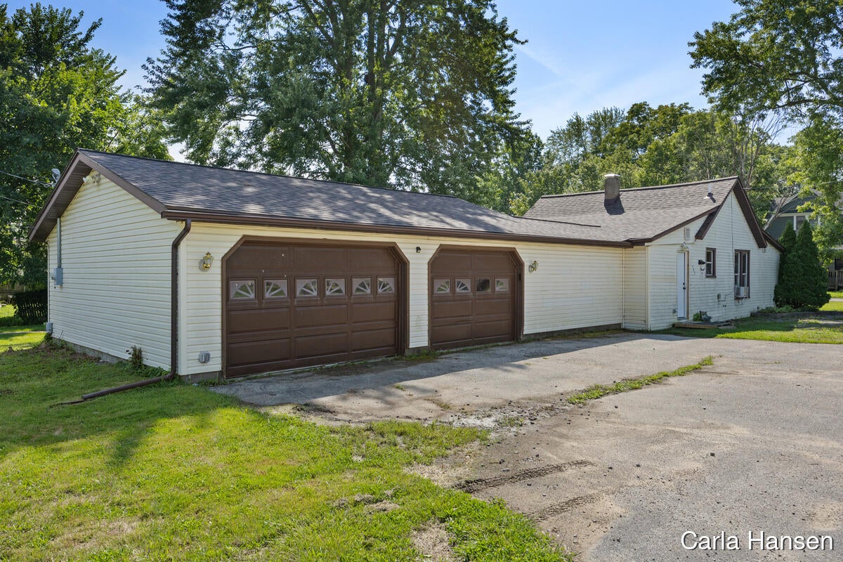 305 Crescent Street — photo