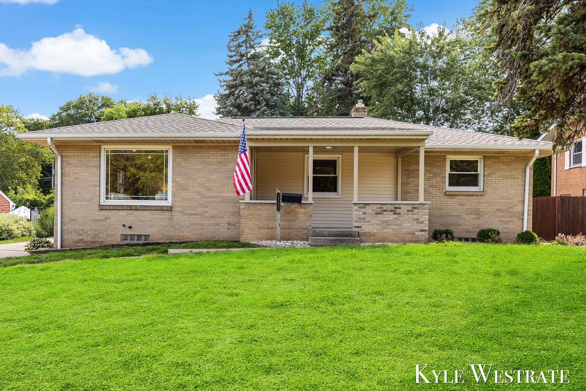 1752 Lake Michigan Drive NW — photo