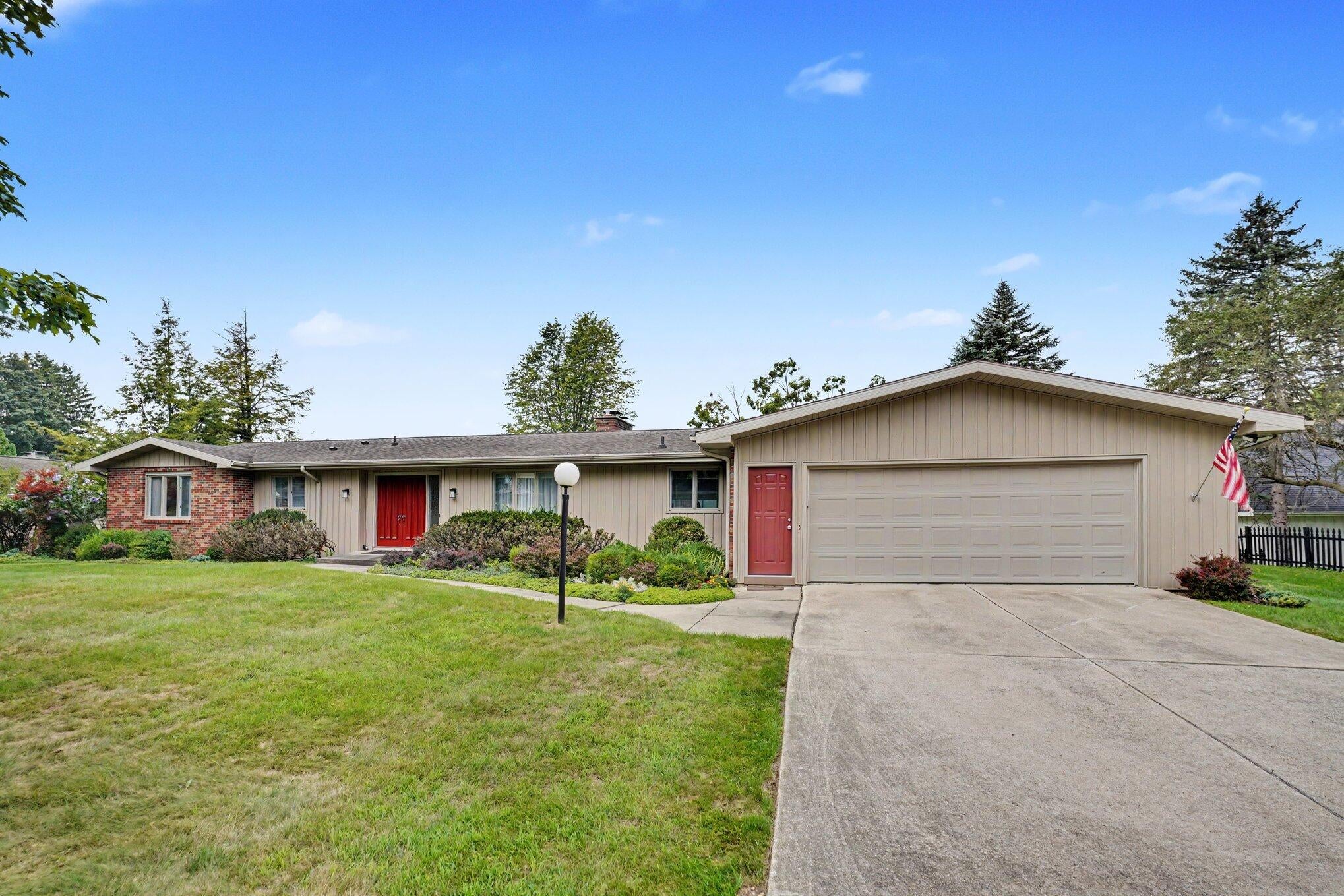 4216 Lake Forest Drive — photo