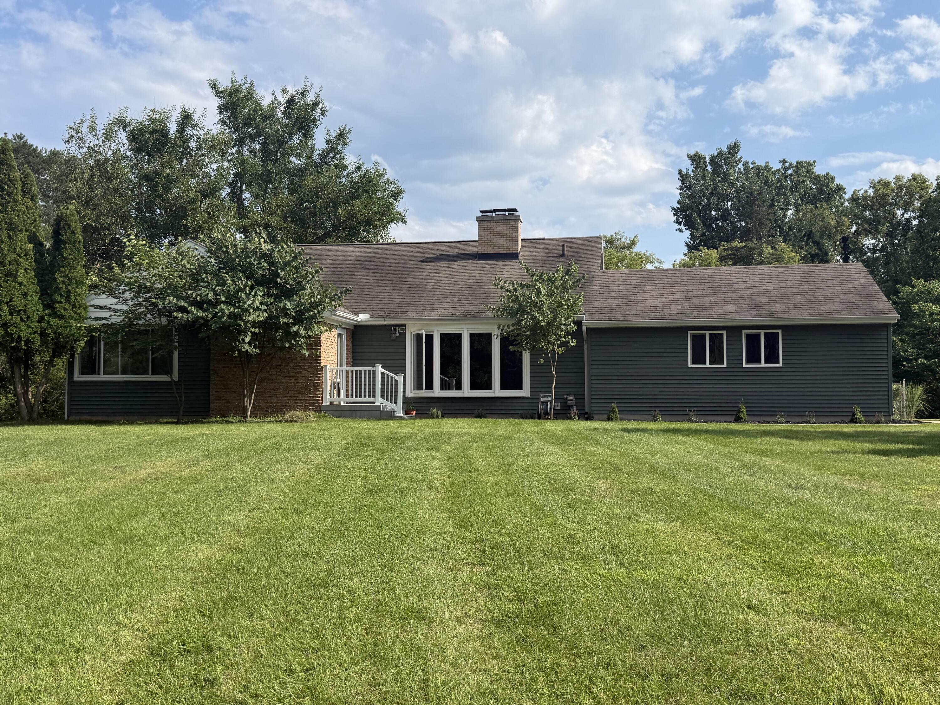 1122 W Green Street — photo