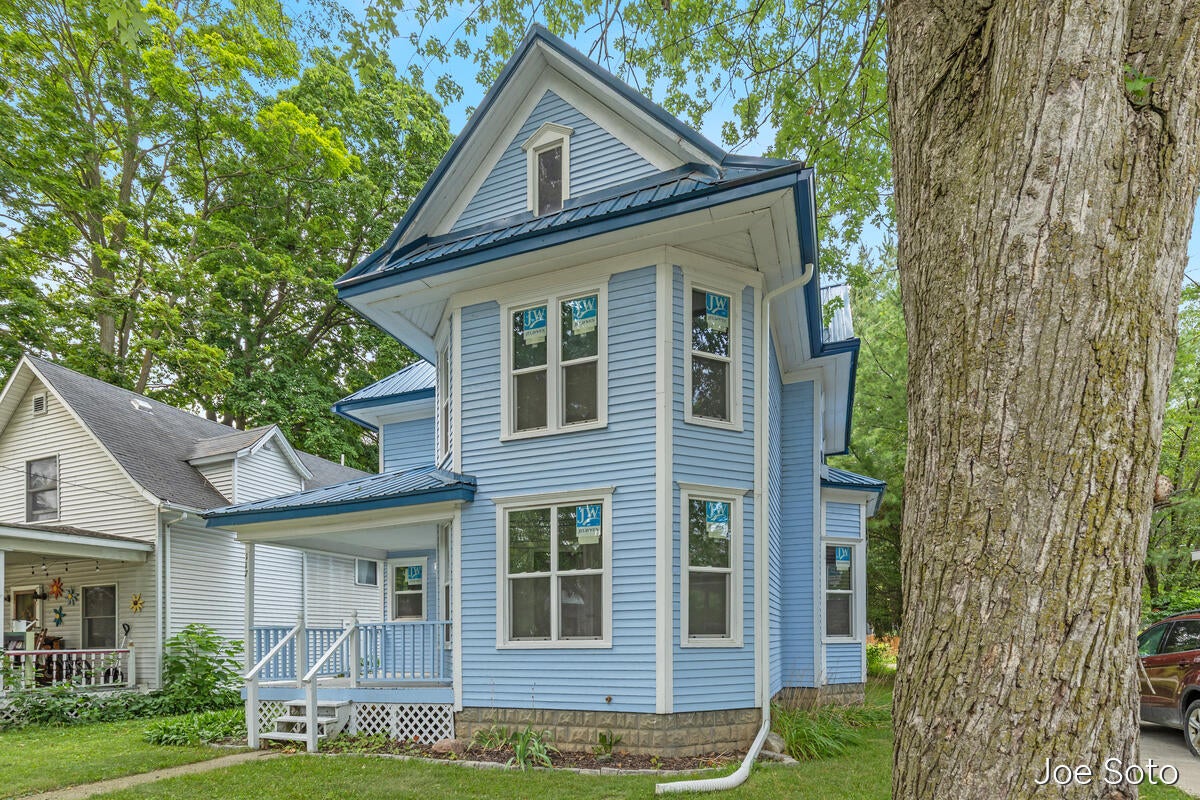 117 E Wright Avenue, Shepherd, MI 48883 — photo 2