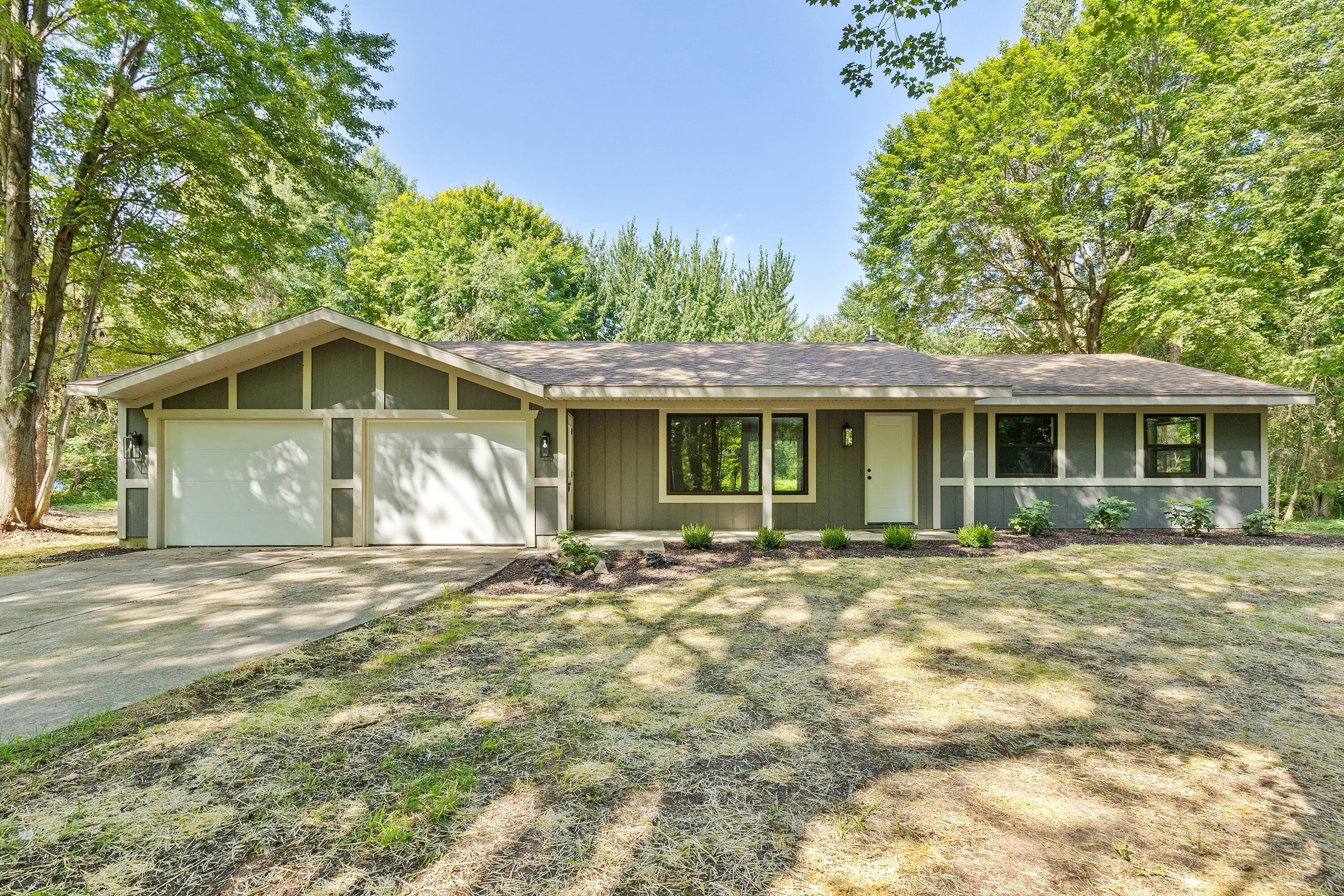 7761 Hanna Lake Avenue SE — photo