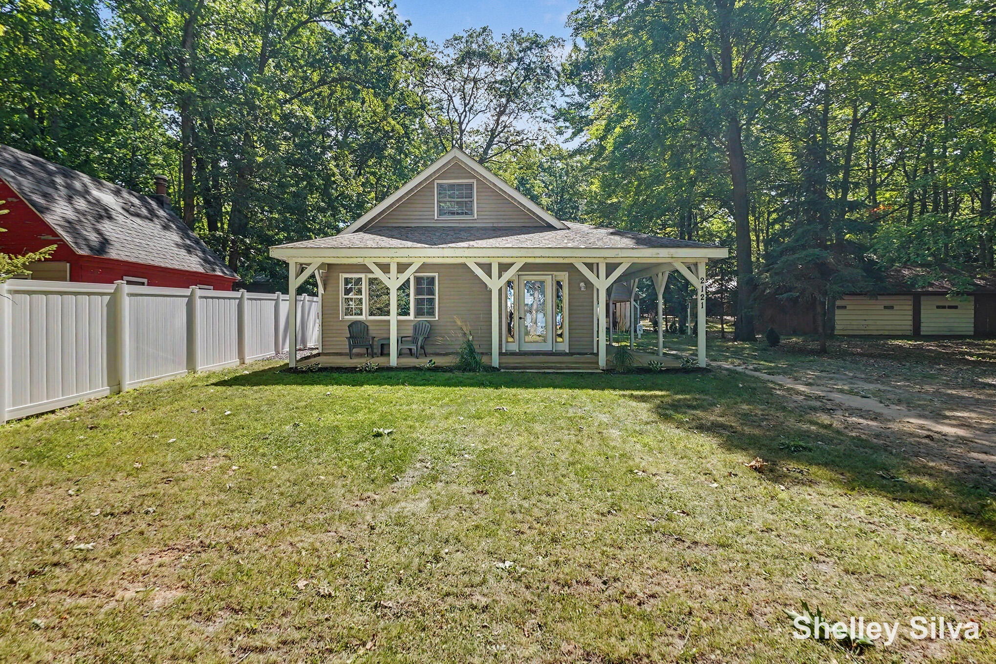 2121 Wolf Lake Drive — photo