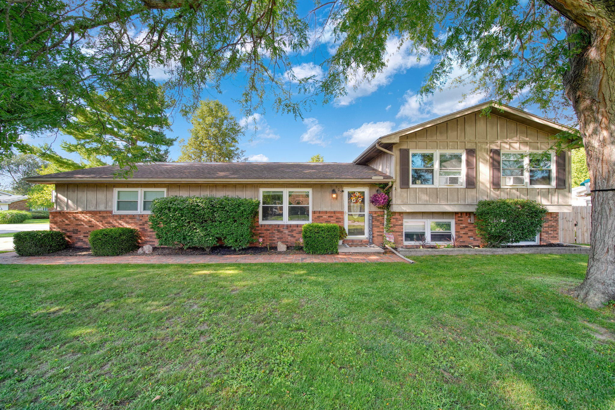 105 Sunset Drive — photo