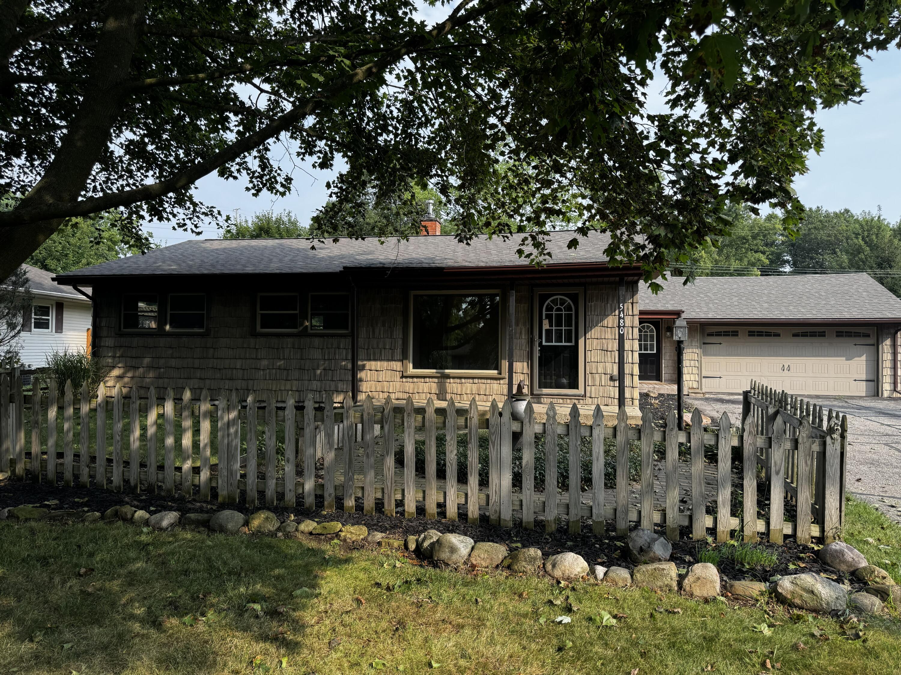 5480 Wellesley Drive — photo