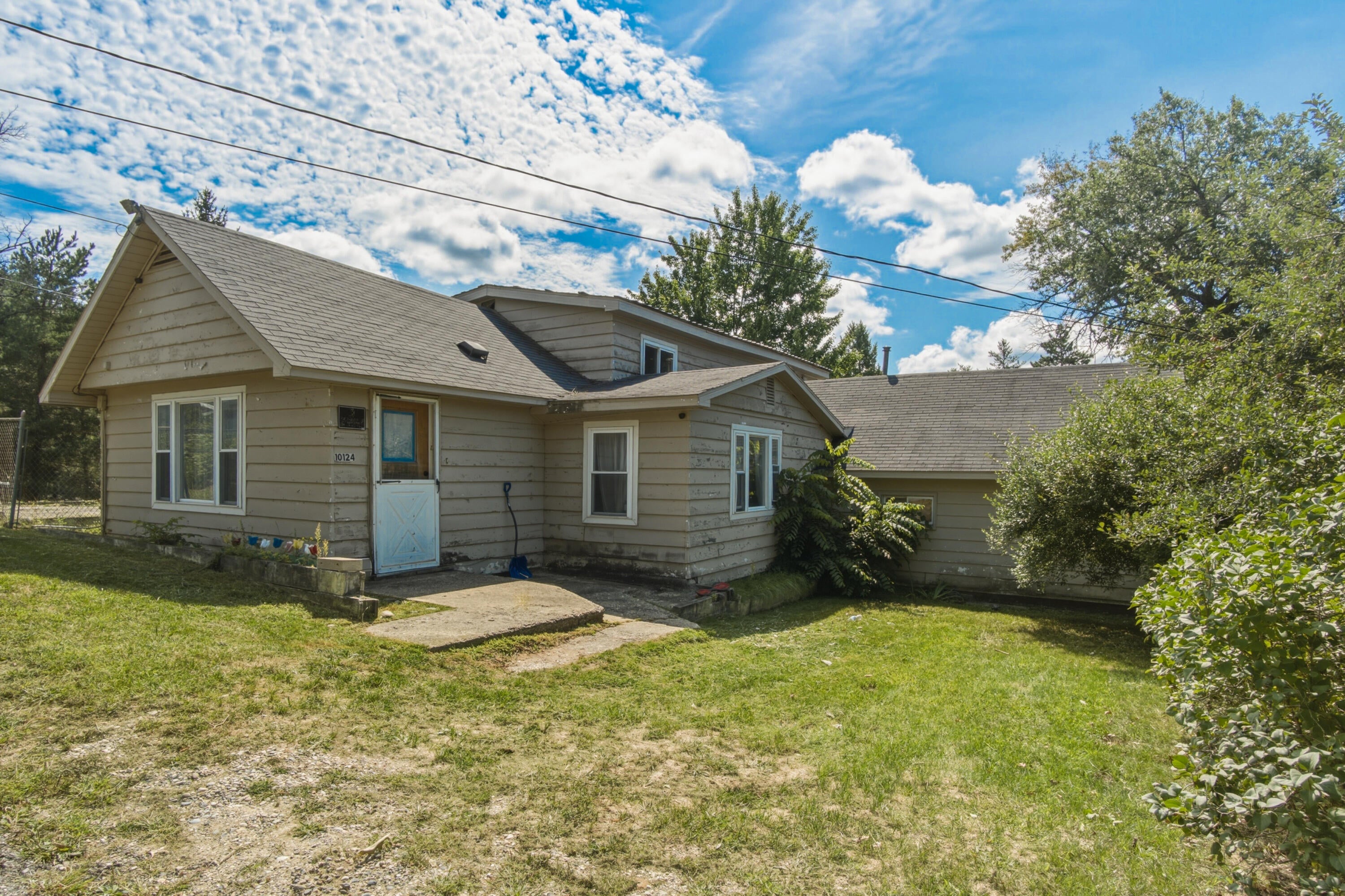 10124 Woodlawn Street — photo