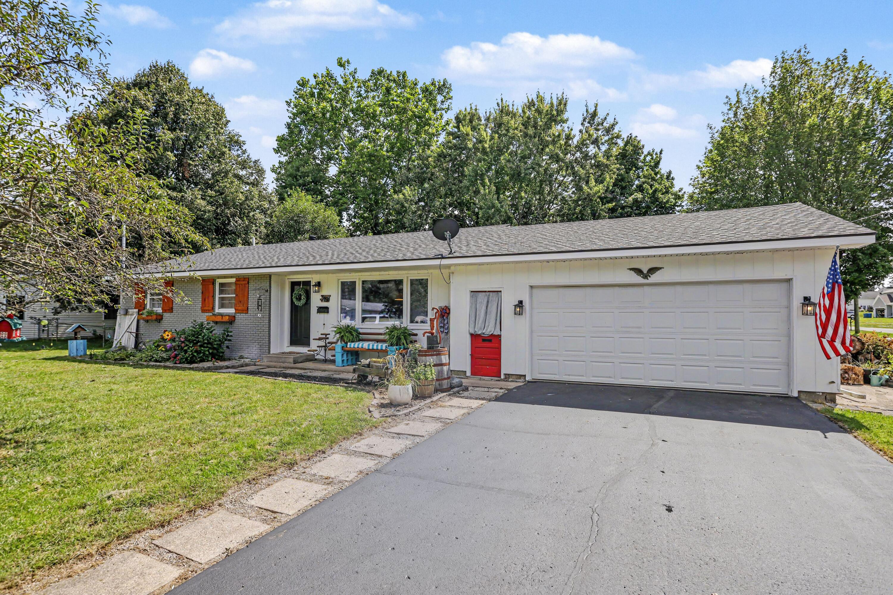 319 W Willard Street — photo