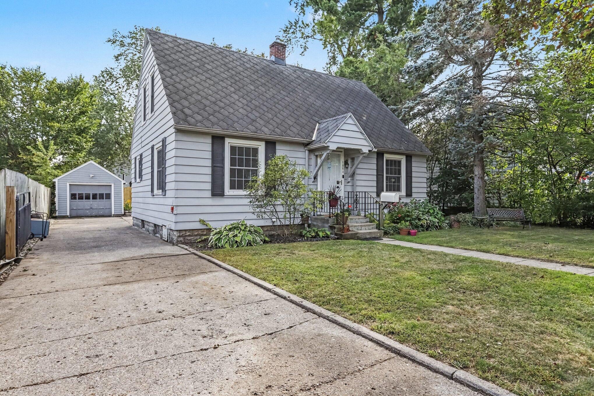 1320 Sheridan Drive — photo
