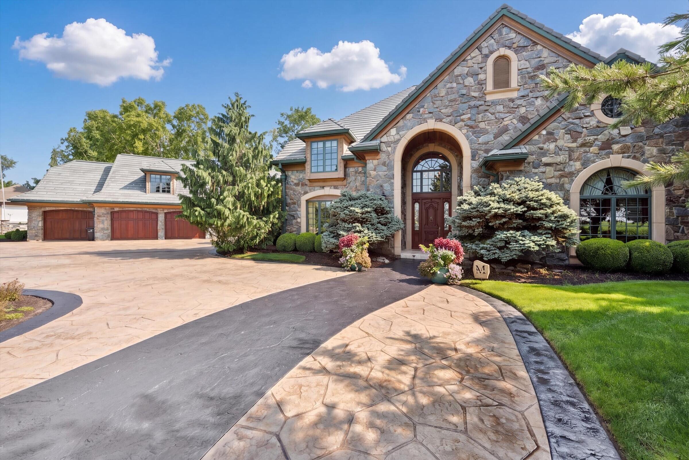 555 Maple Knoll Road — photo