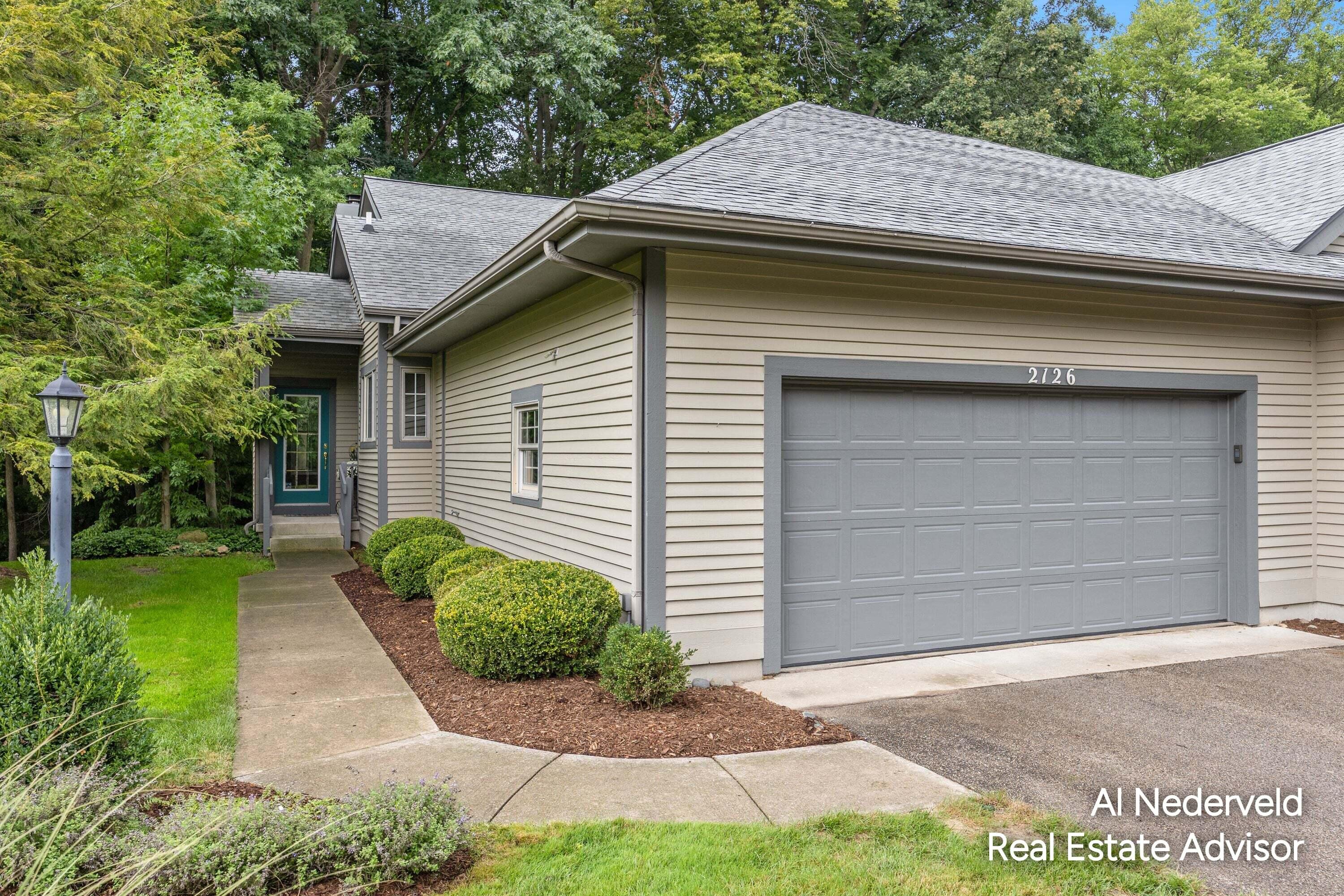 2126 S Cross Creek Drive SE — photo