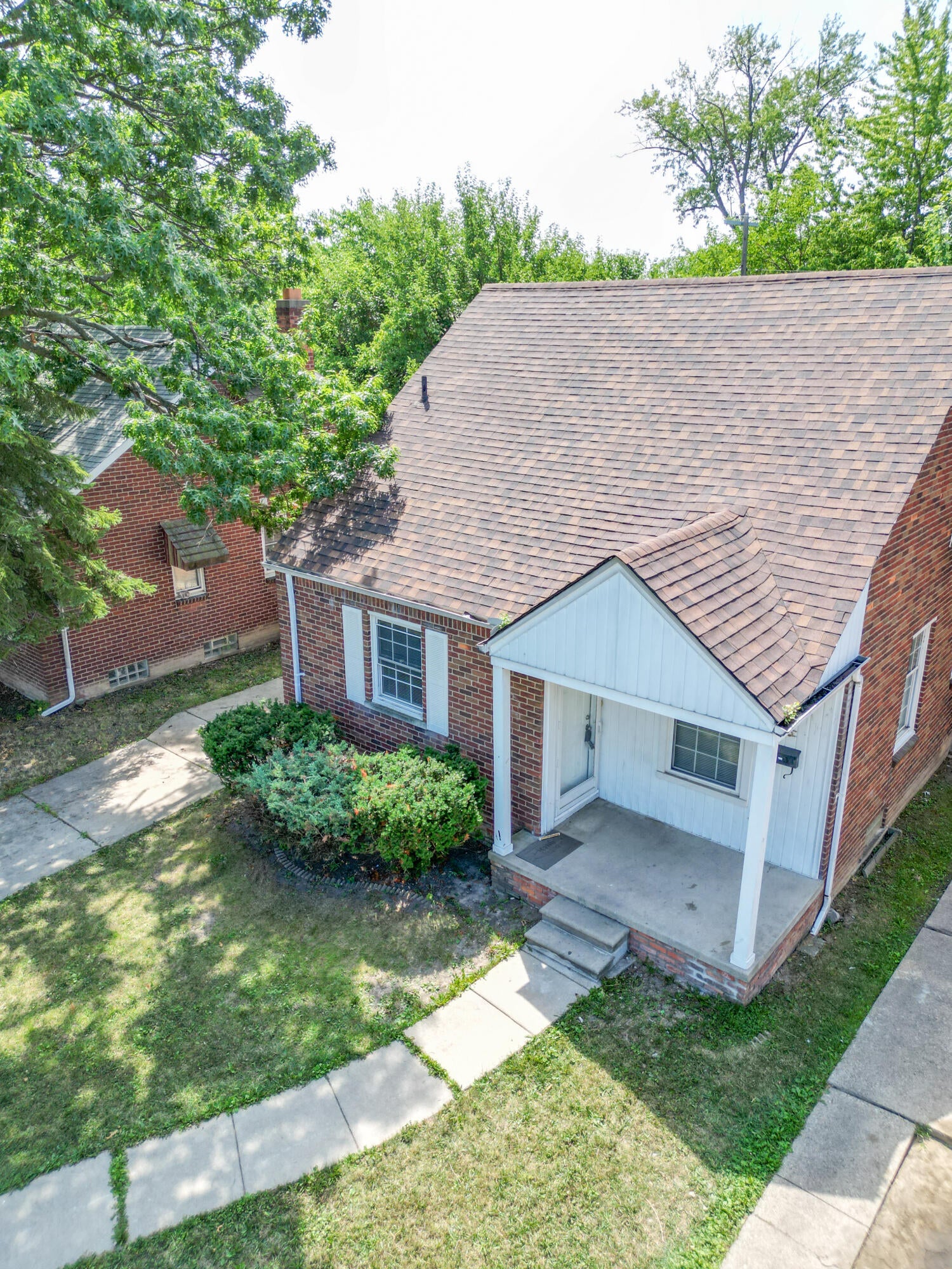 6165 Farmbrook Street — photo