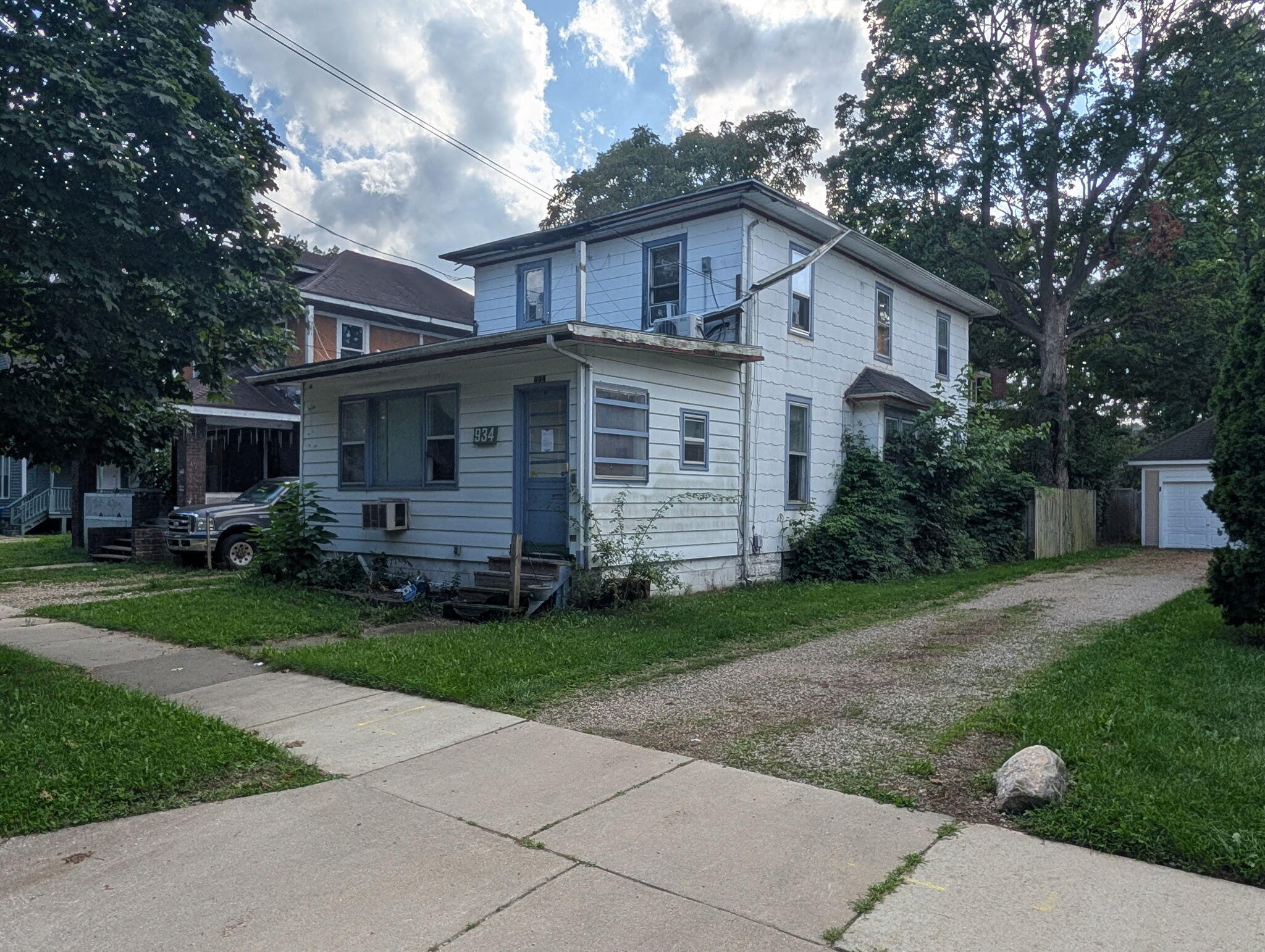 934 Osborne Street — photo