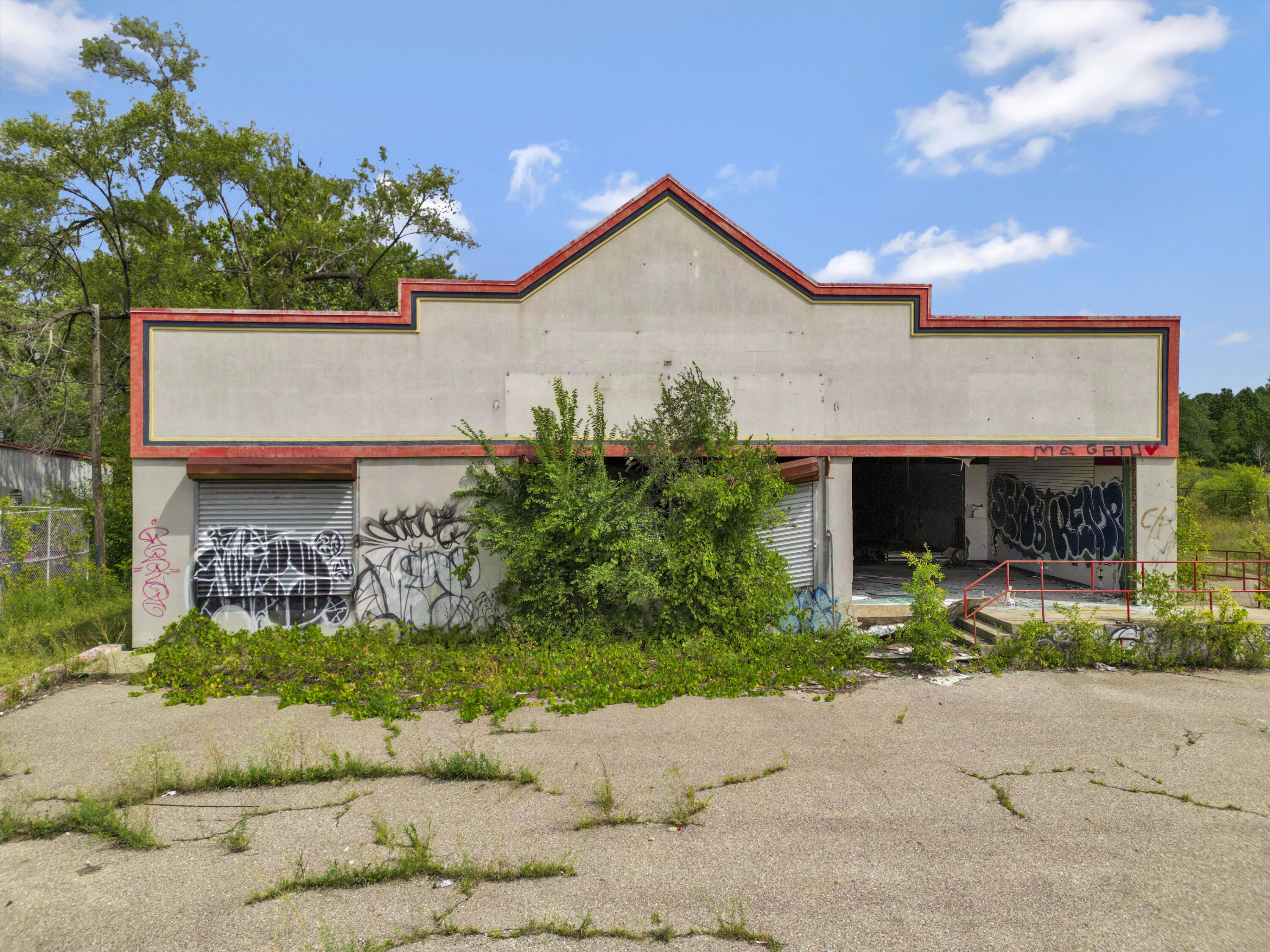 2913 S Dort Highway — photo