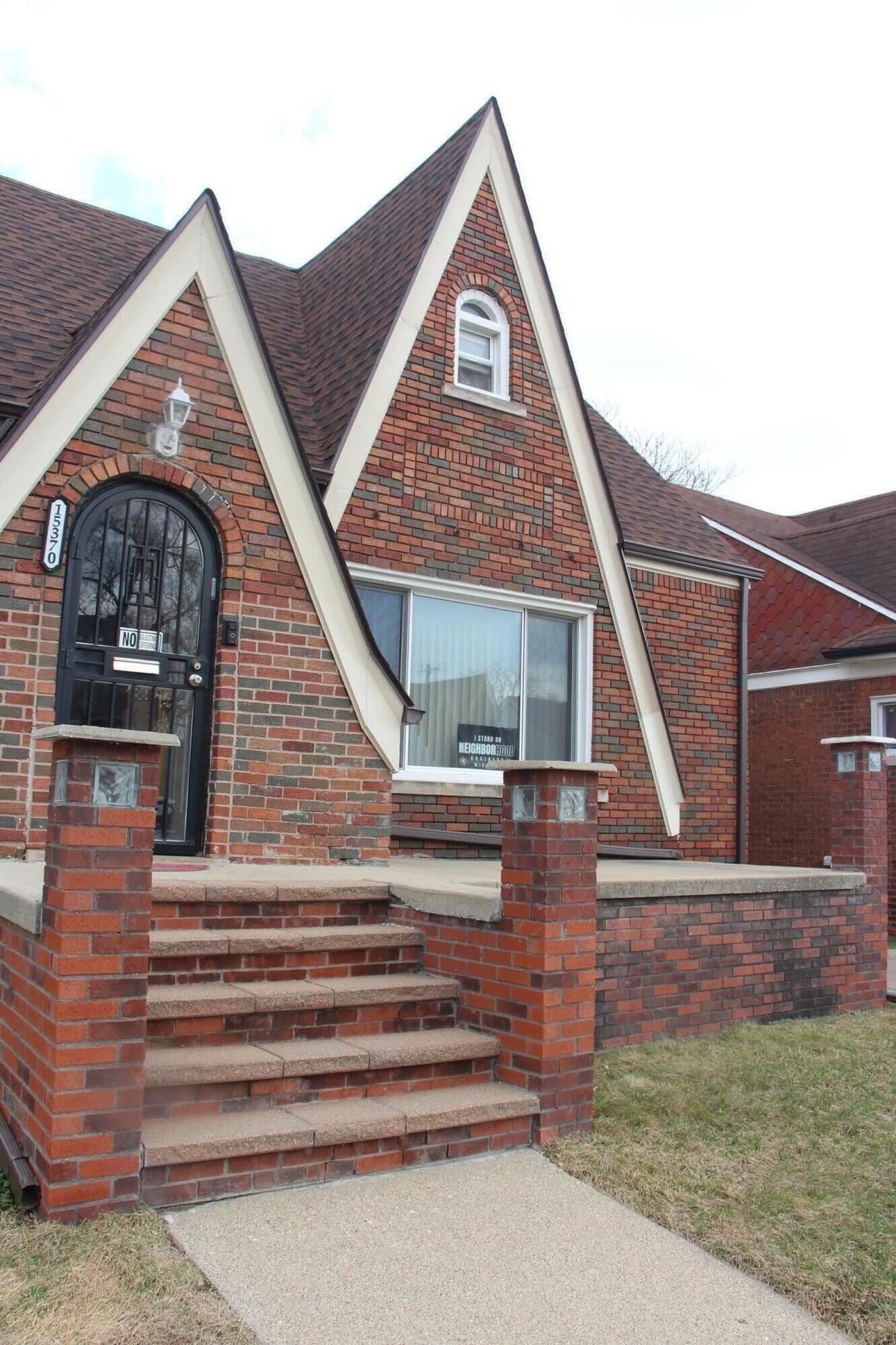 15370 Hartwell Street — photo