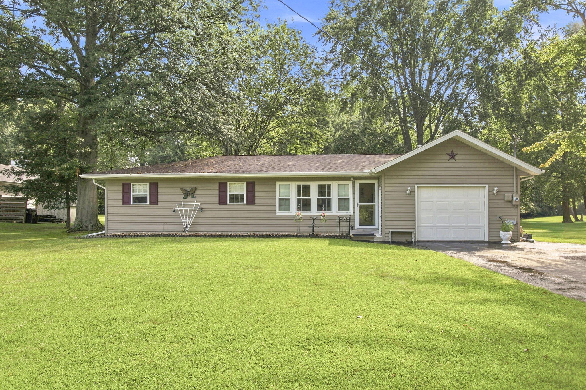 5609 Johnson Road — photo