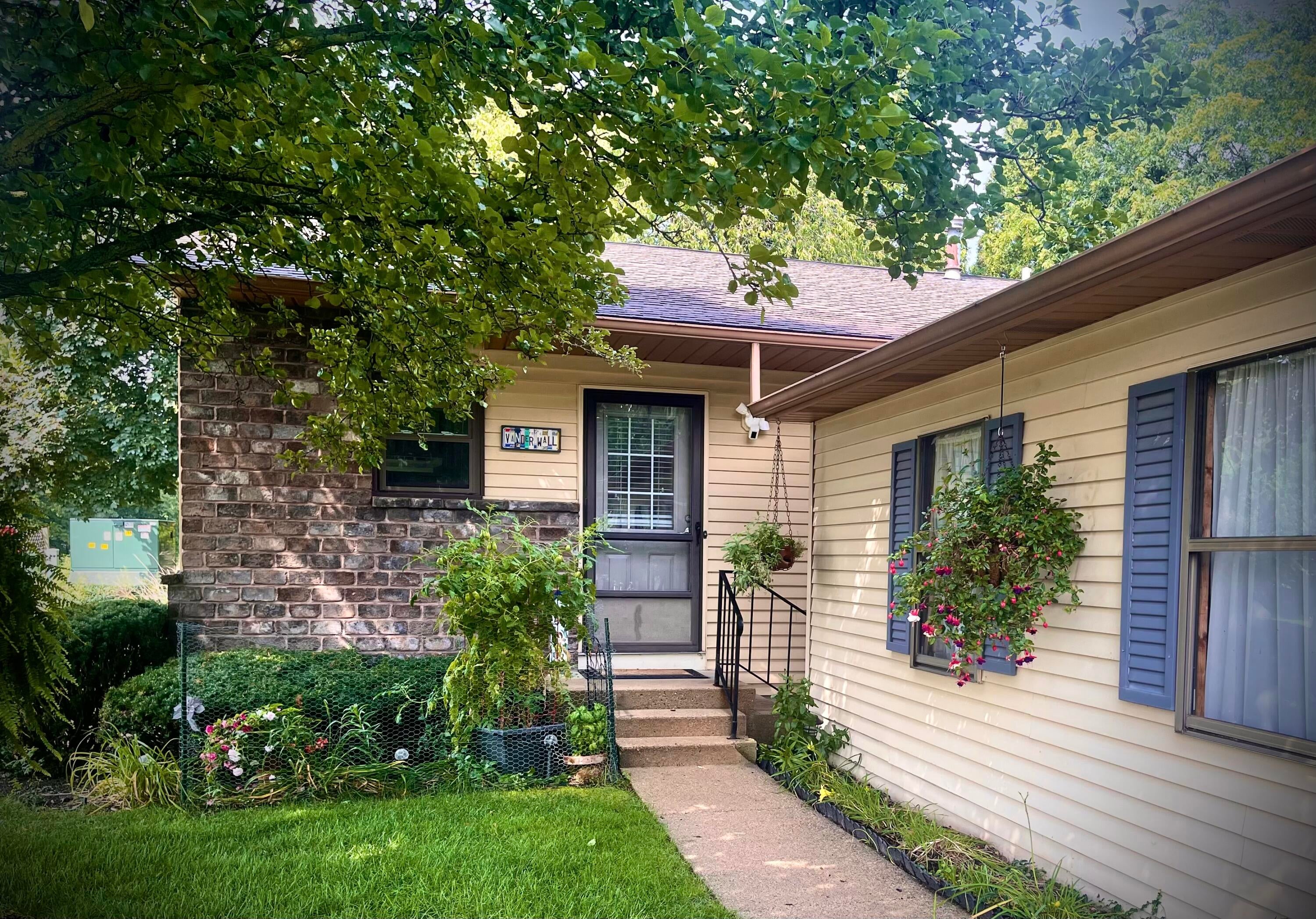 3250 Oxford Drive SE — photo