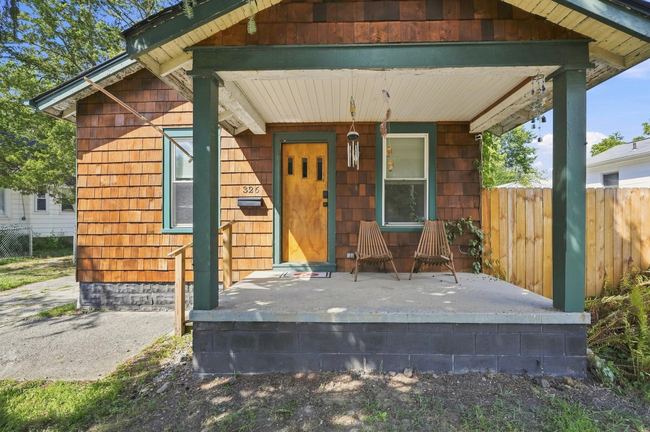 326 W Robert Avenue — photo