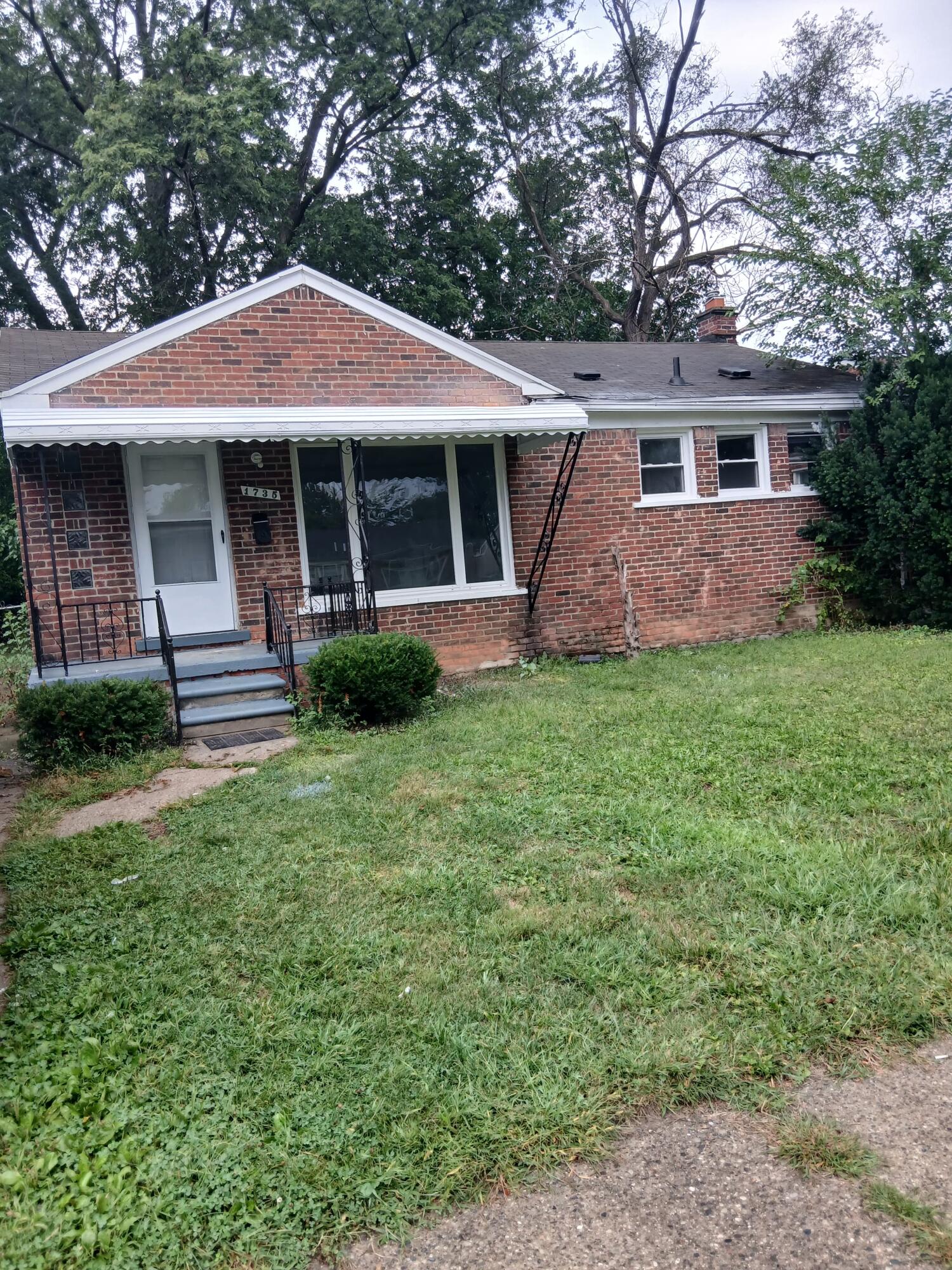 1735 Meadow Lane — photo