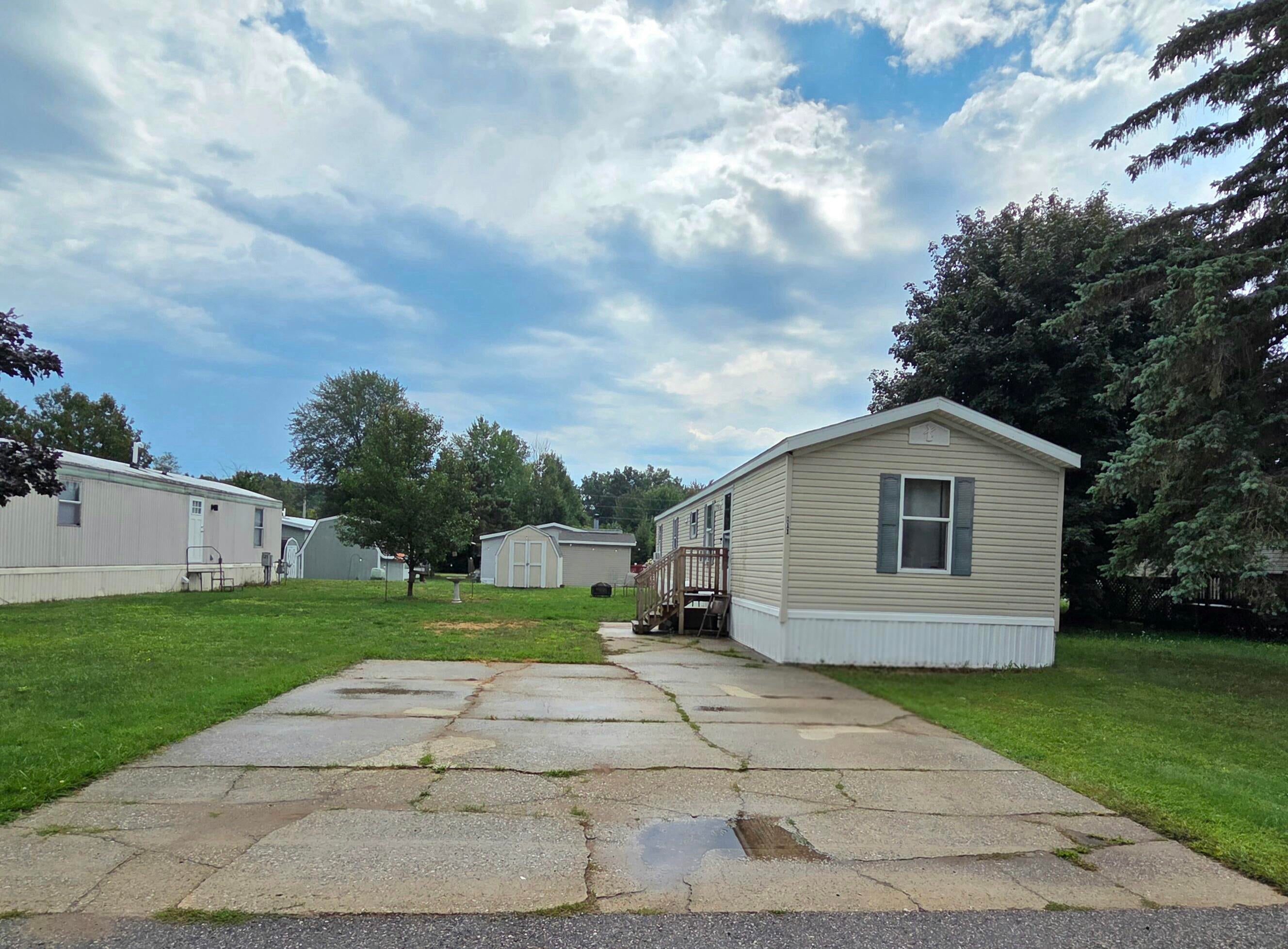111 Maple Court — photo