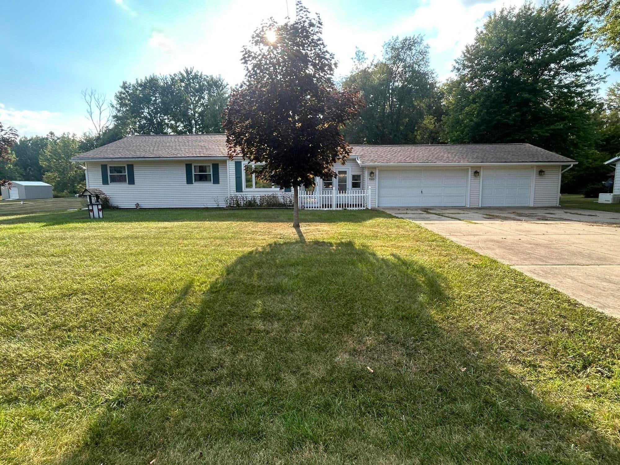 7223 15 1/2 Mile Road — photo
