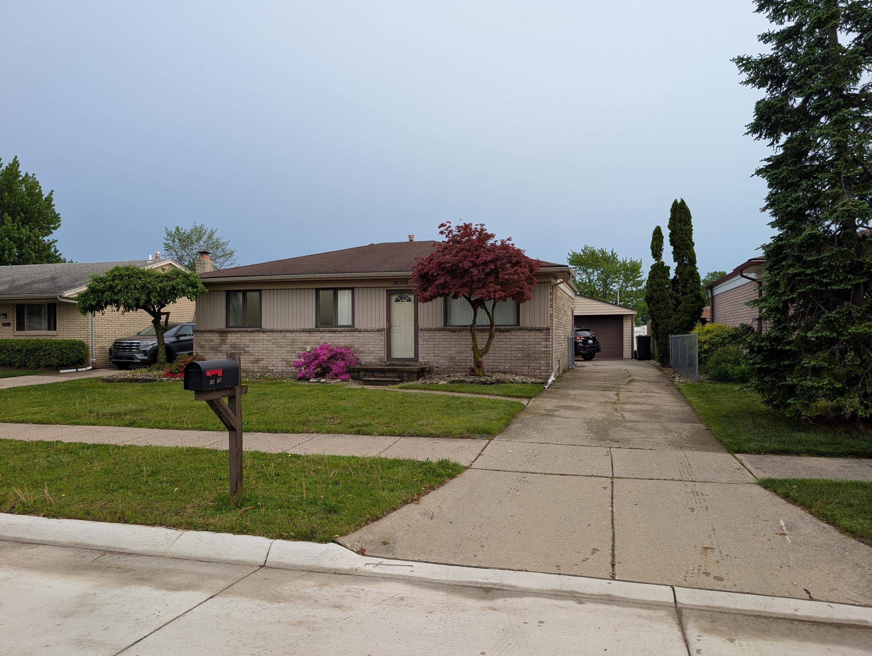 16318 Wellington Avenue — photo