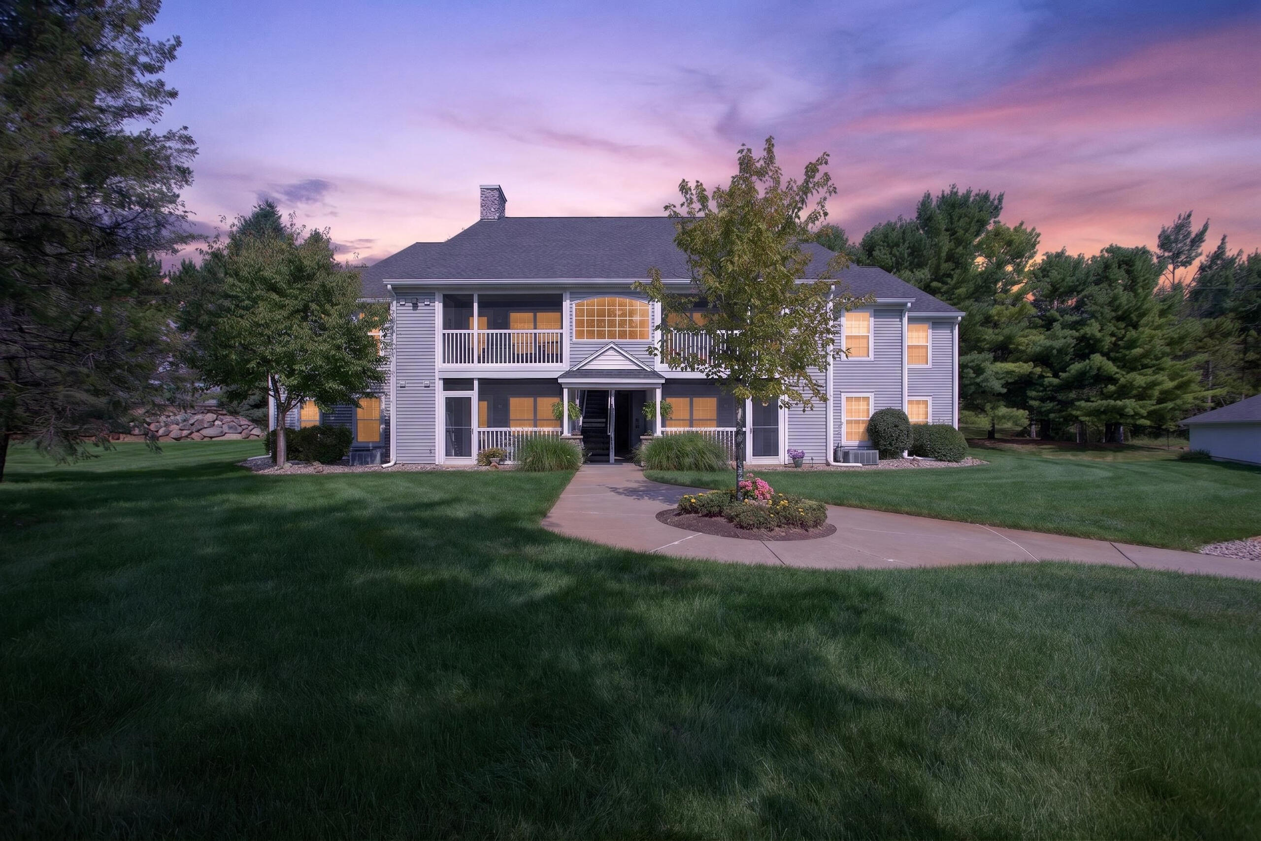718 W Barrington Circle — photo