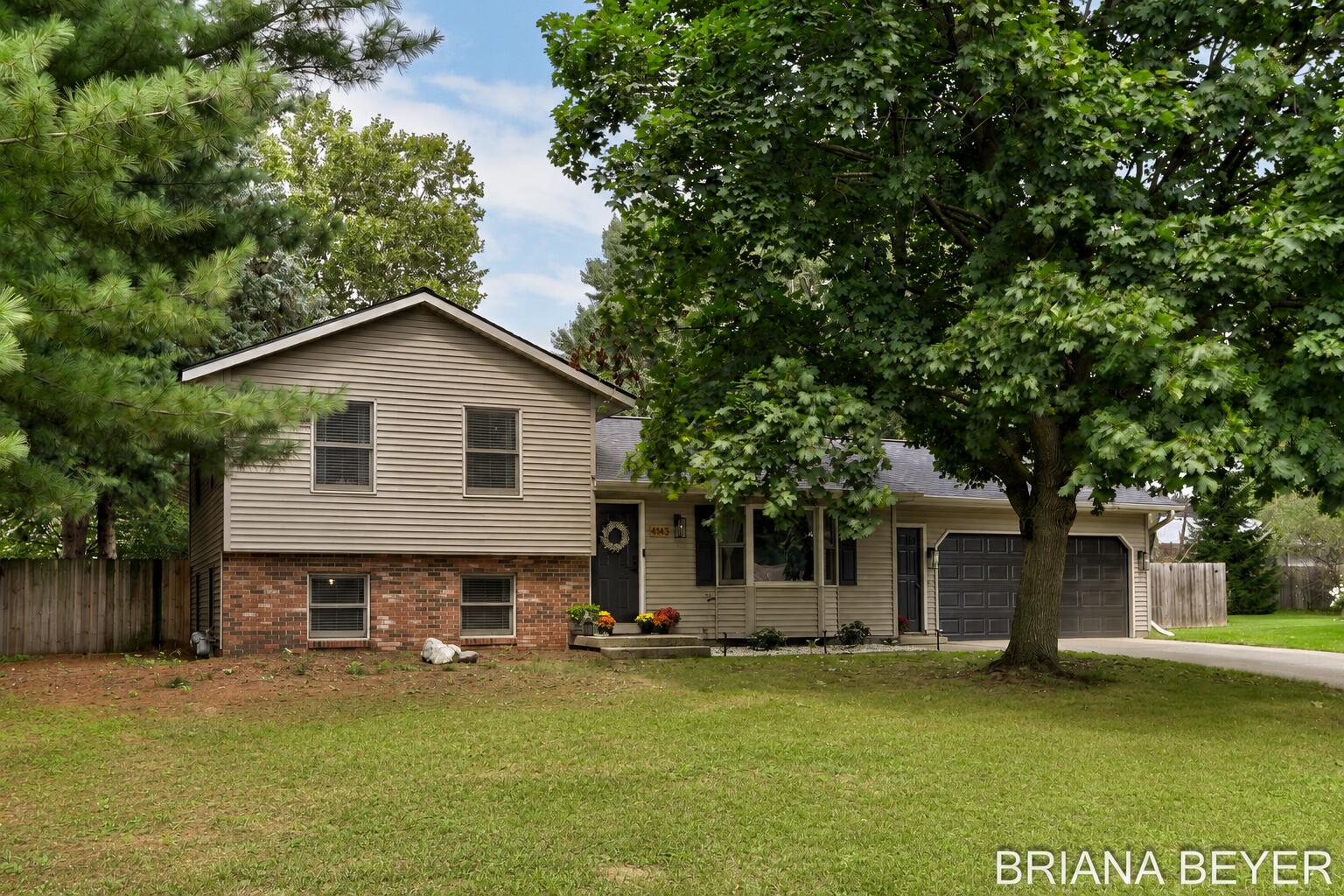 4143 Dennis Court — photo