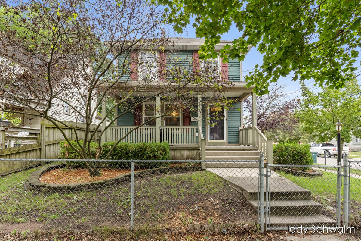 1101 Cass Avenue SE — photo